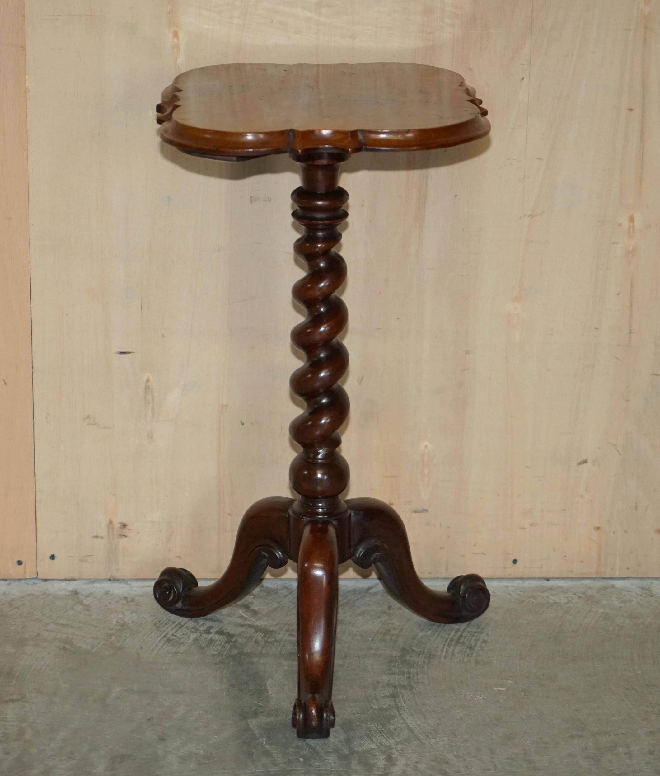 Pair of Restored Victorian Burr Walnut Tripod Side End Lamp Tables circa 1860 For Sale 1