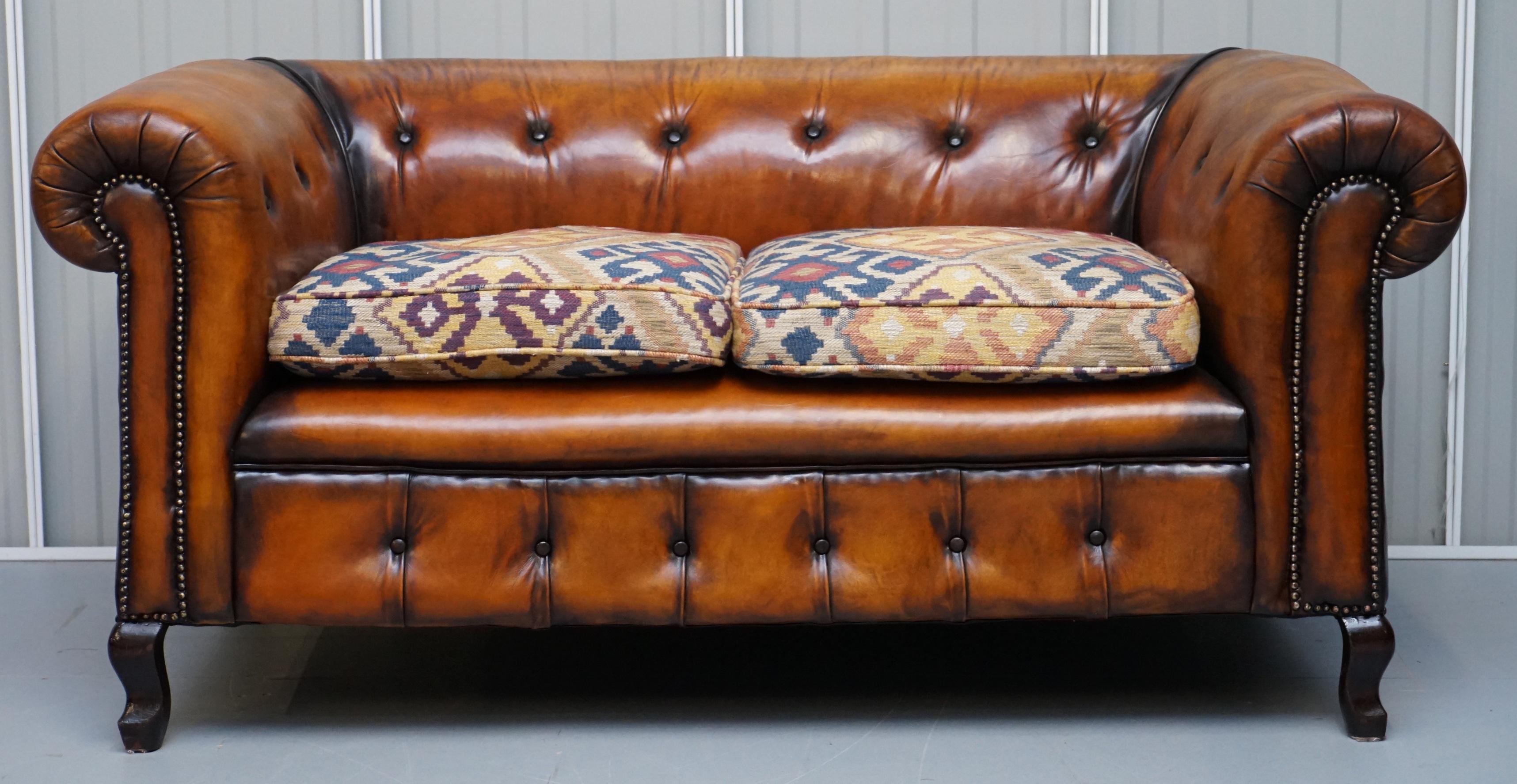 English Pair of Restored Victorian Gentleman Club Chesterfield Leather Sofas Kilim Seats For Sale
