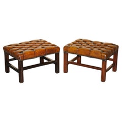 Paire de poufs restaurés en cuir marron CHESTERFIELD teint à la main ViNTAGE