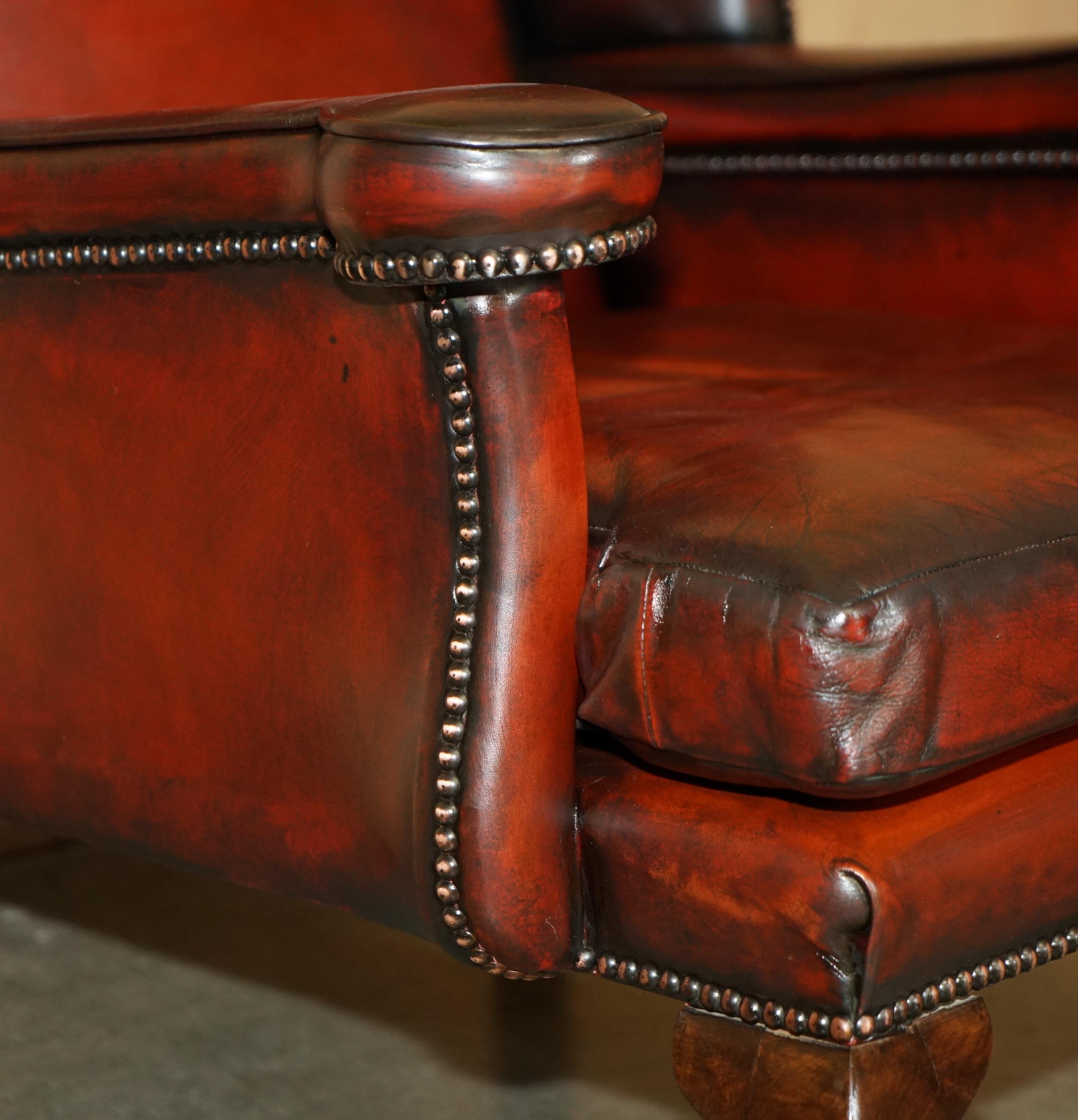 COPPIA DI POLTRONE WINGBACK IN PELLE D'EPOCA RISTRUTTURATE WILLIAM MORRIS in vendita 2