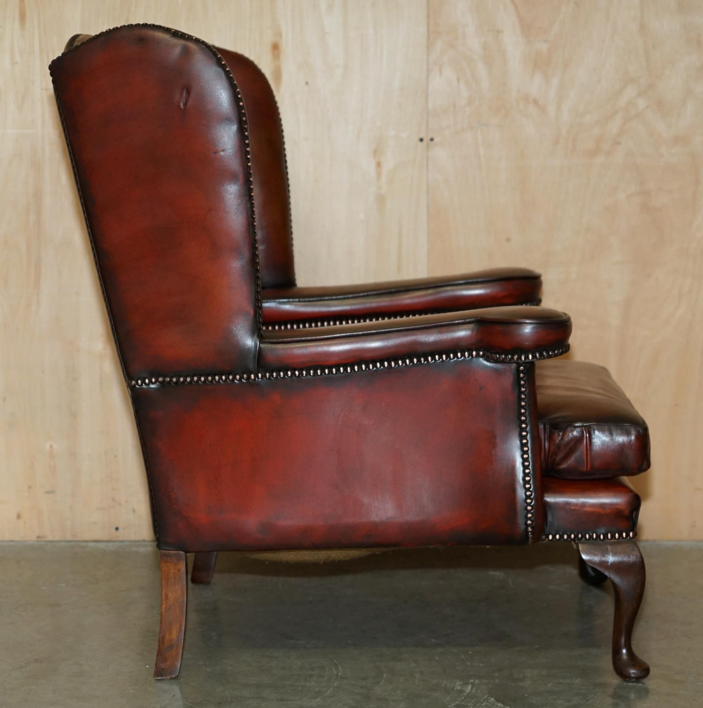 COPPIA DI POLTRONE WINGBACK IN PELLE D'EPOCA RISTRUTTURATE WILLIAM MORRIS in vendita 4