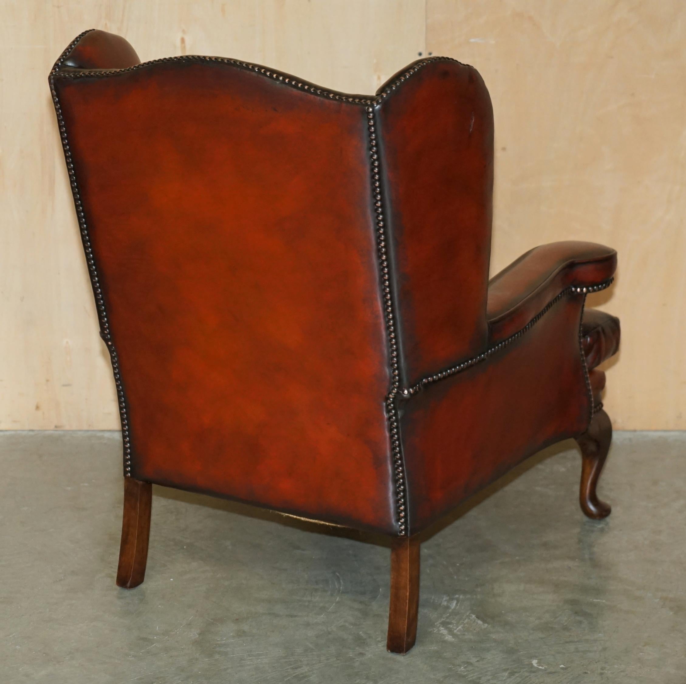 COPPIA DI POLTRONE WINGBACK IN PELLE D'EPOCA RISTRUTTURATE WILLIAM MORRIS in vendita 5