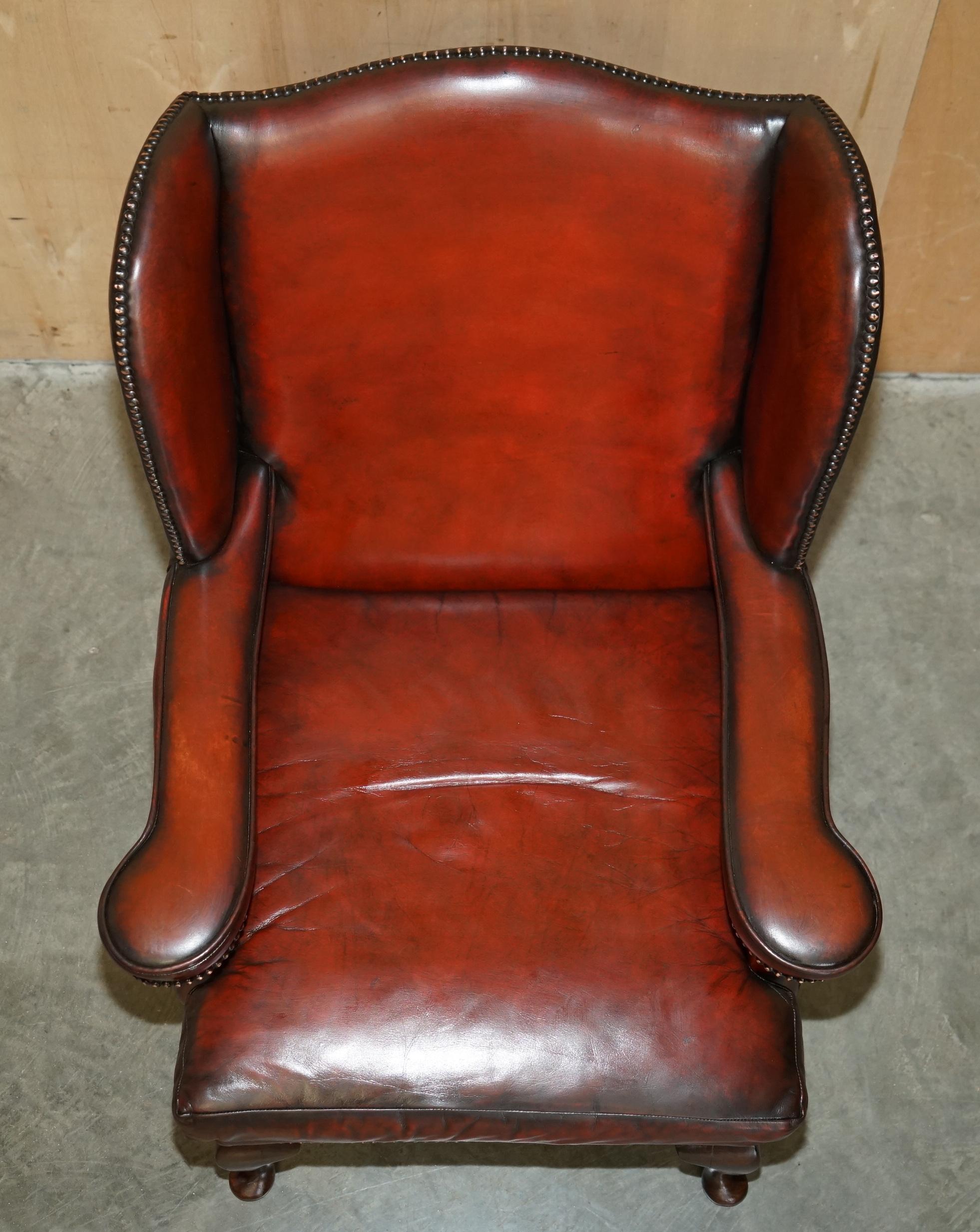 COPPIA DI POLTRONE WINGBACK IN PELLE D'EPOCA RISTRUTTURATE WILLIAM MORRIS in vendita 10