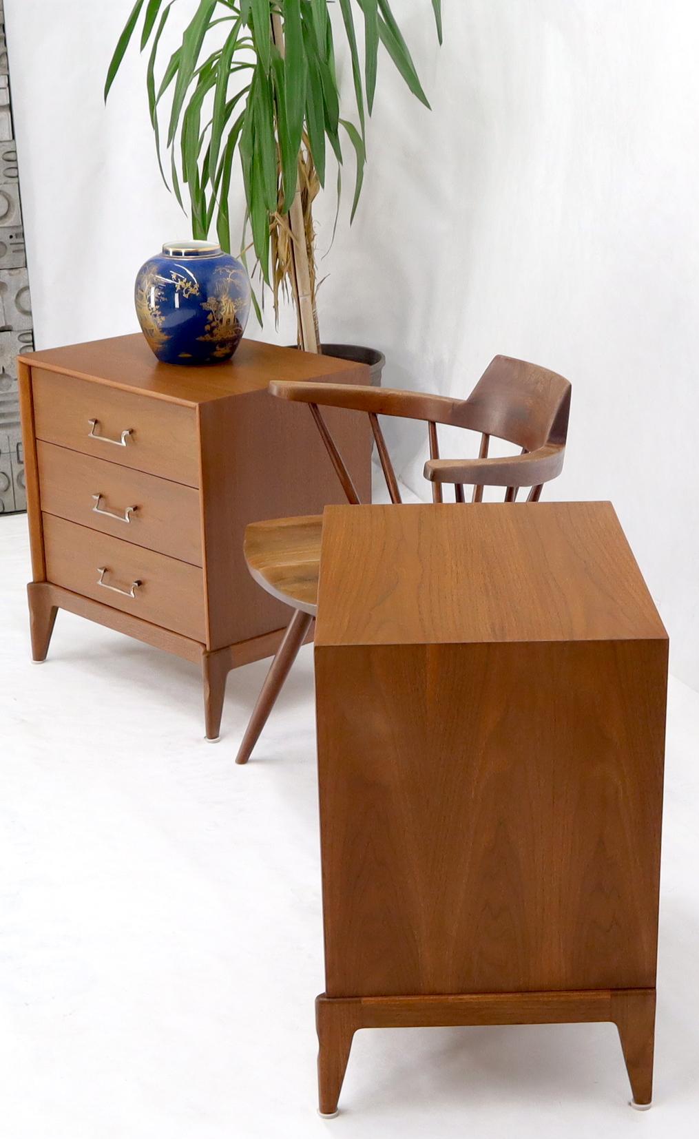 Mid-Century Modern Pair of restored walnut three drawers nightstands end tables