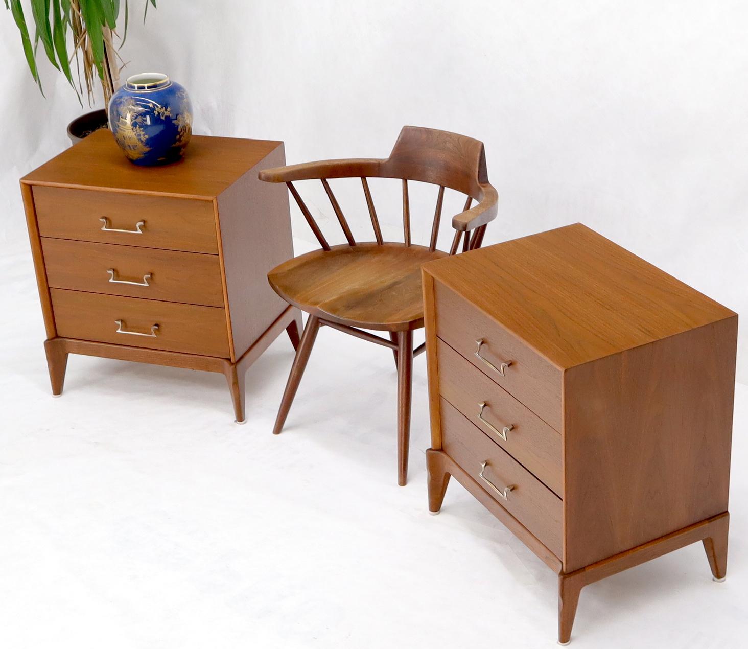 American Pair of restored walnut three drawers nightstands end tables