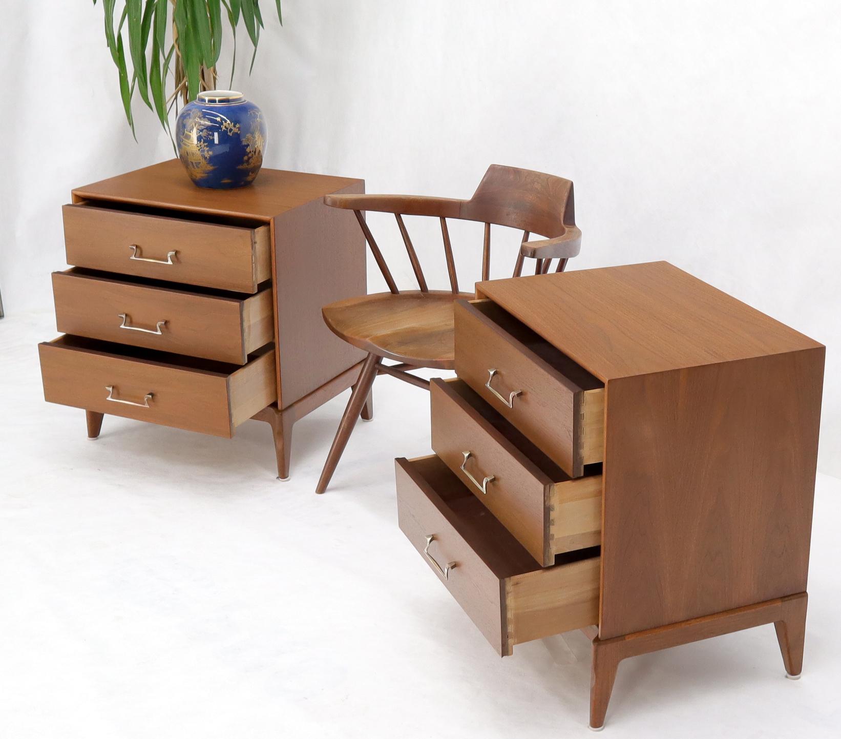 Pair of restored walnut three drawers nightstands end tables In Excellent Condition In Rockaway, NJ