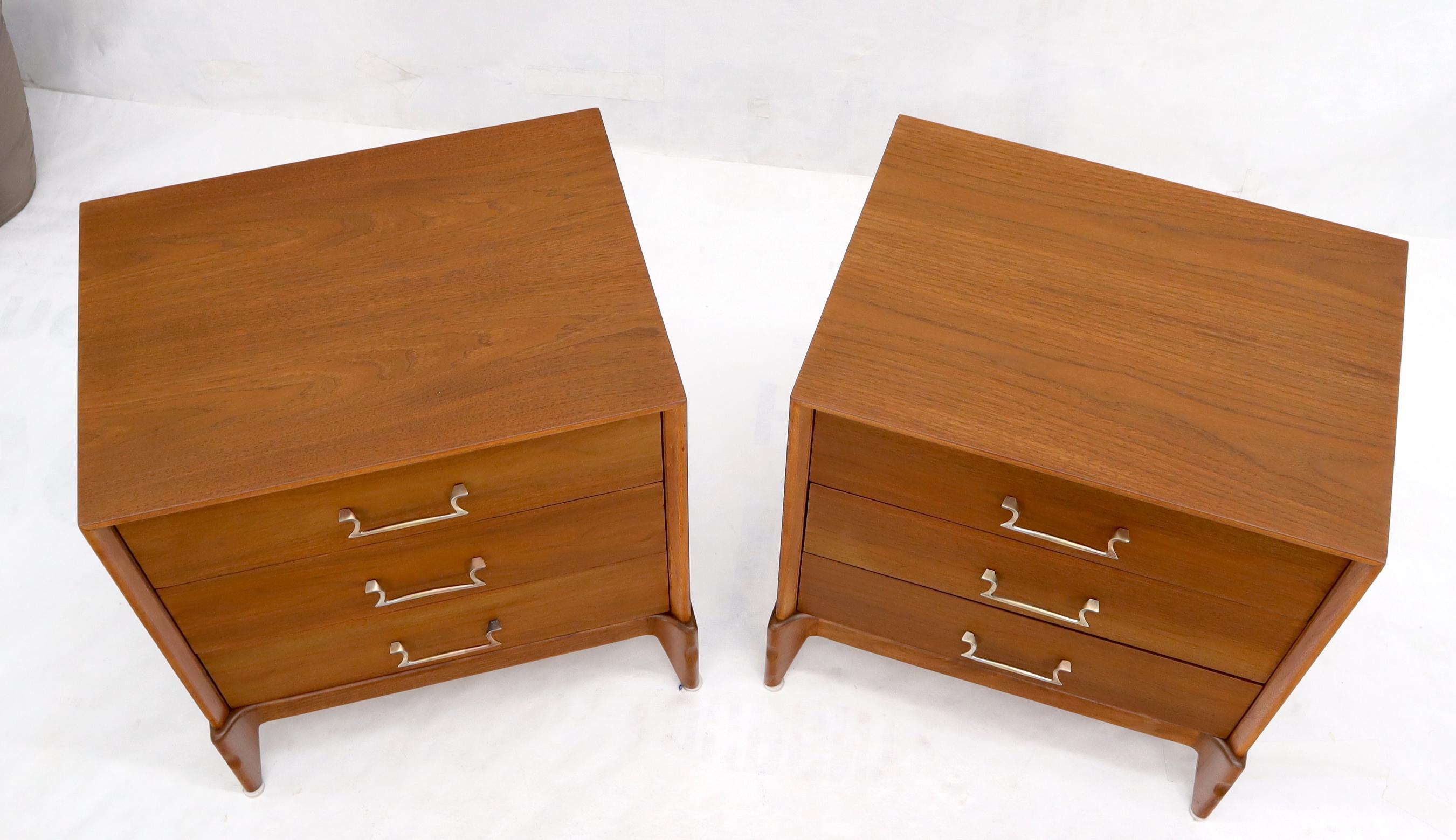 Walnut Pair of restored walnut three drawers nightstands end tables