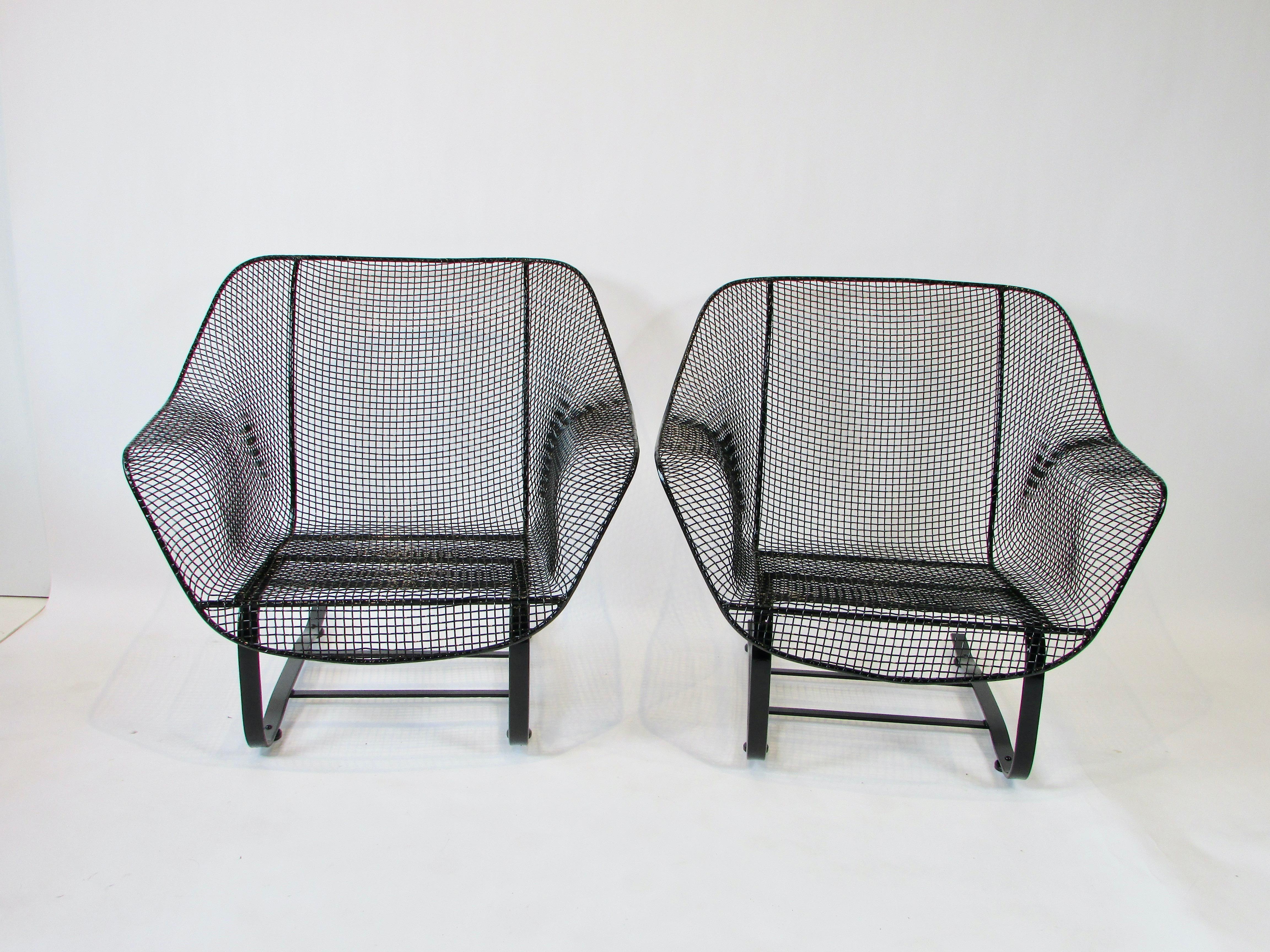 Mid-Century Modern Pair of Restored Woodard Wrought Iron Cantilever Spring Base Lounge Chairs For Sale