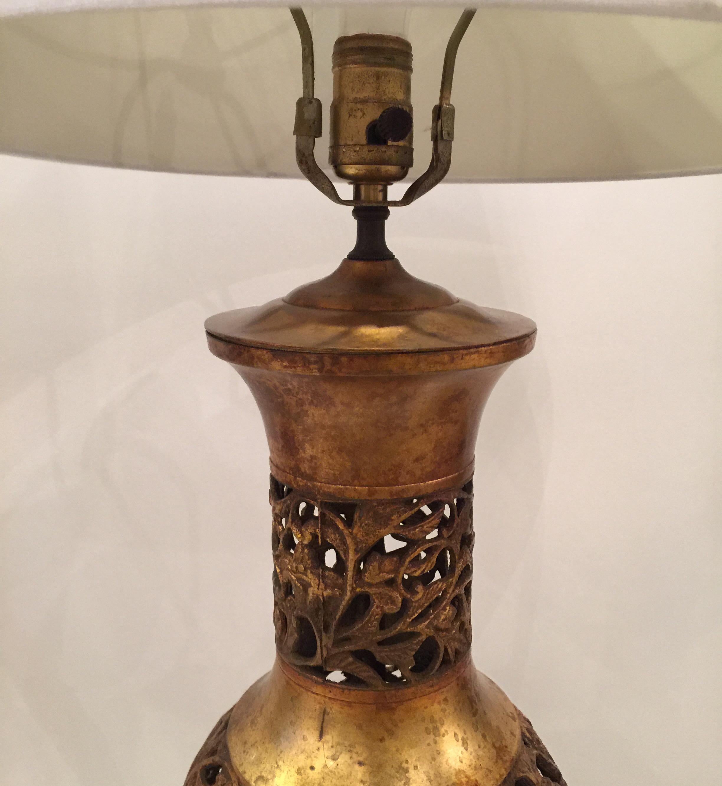 Metal Pair of Reticulated Chinoiserie Urn Weather Gilt Table Lamps with Wood Bases For Sale