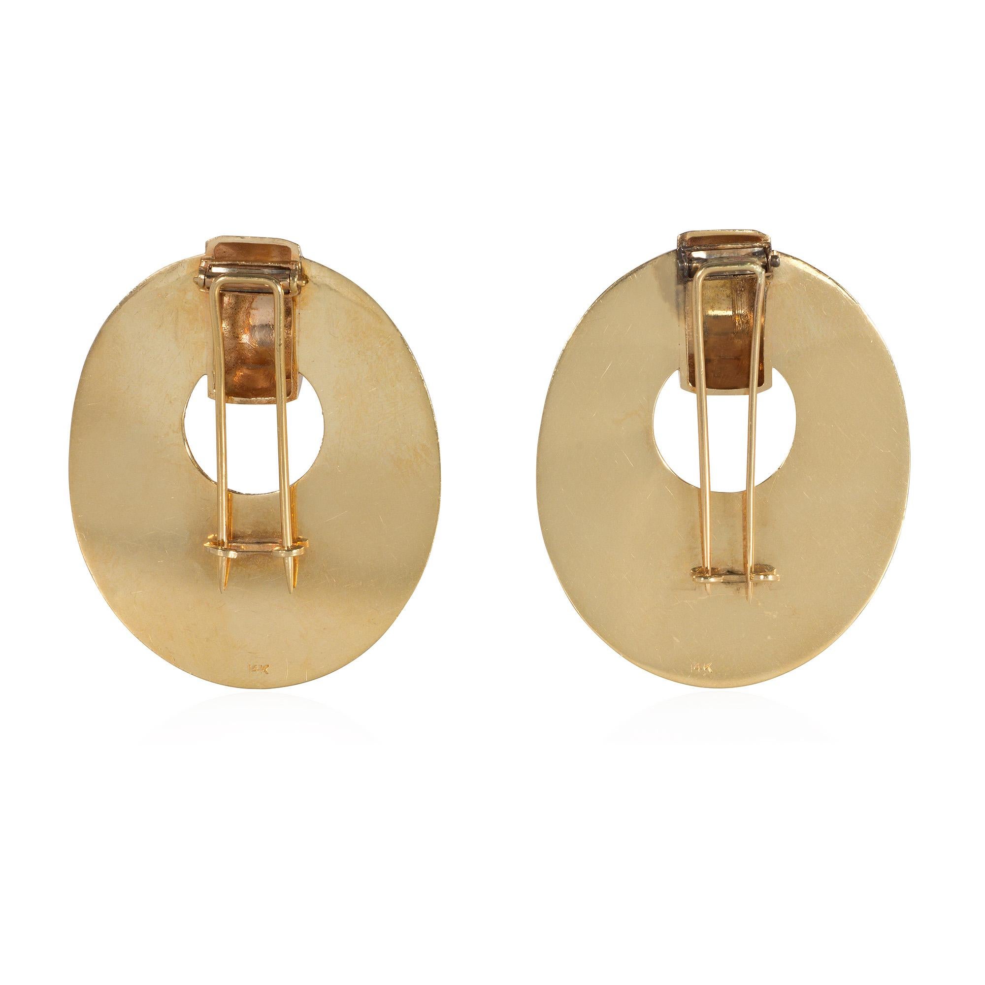 Pair of Retro Gold Oval Disk Clip Brooches with Radial Fluted Surface In Good Condition For Sale In New York, NY