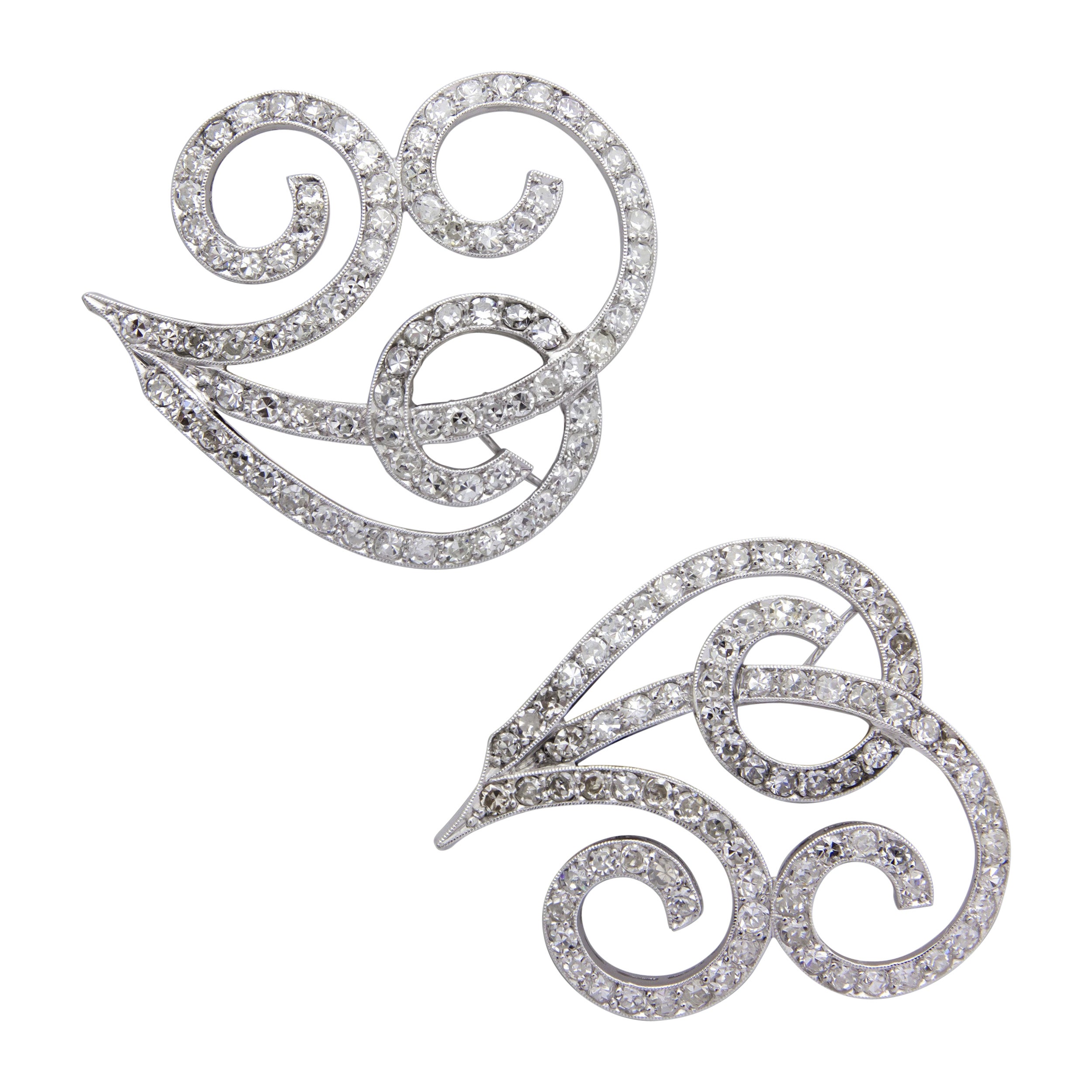 Coppia di fermagli da abito in platino e diamanti di epoca retrò in vendita