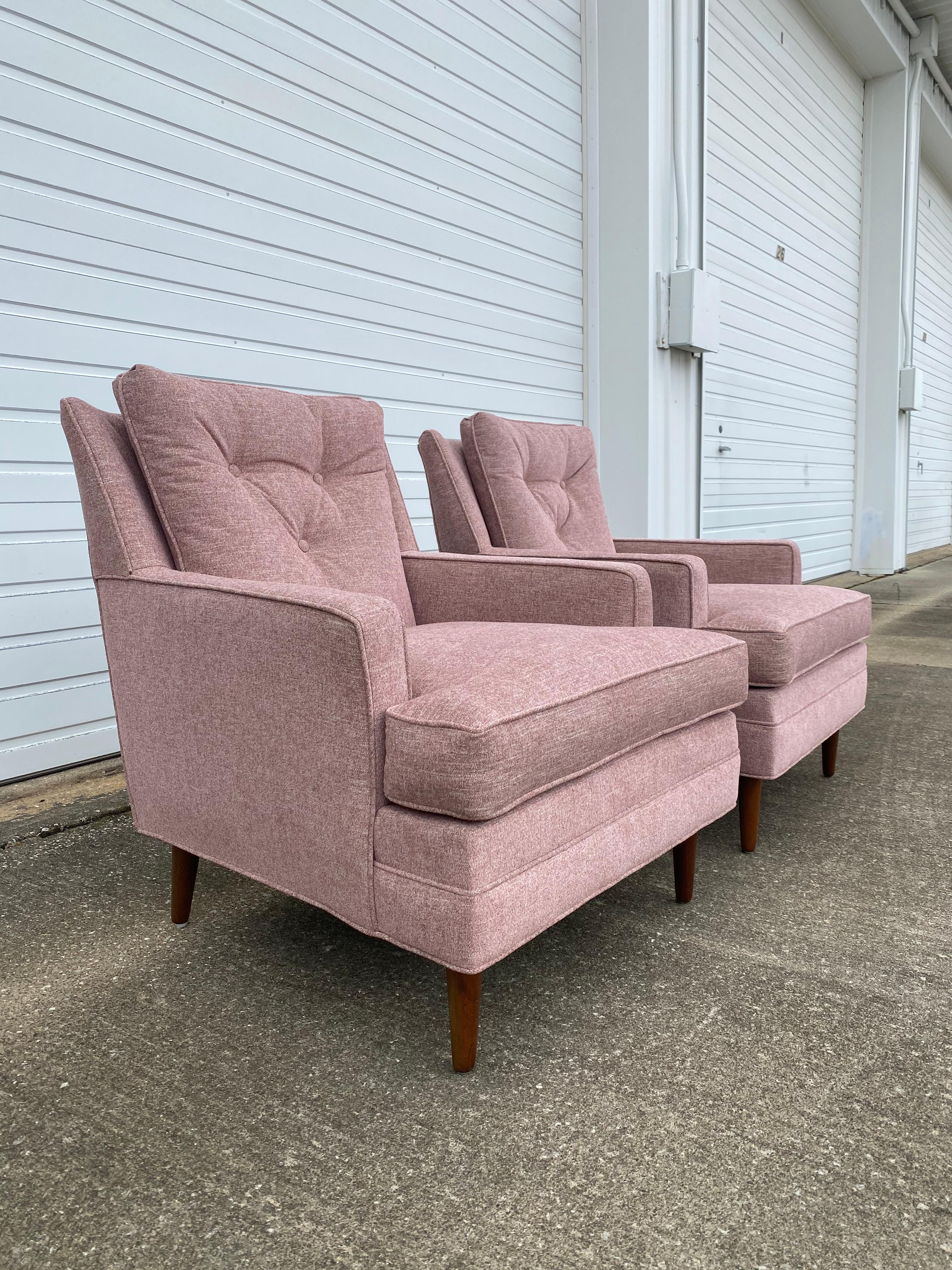 Mid-20th Century Pair of Reupholstered 1960s Flair Club Chairs by Bernhardt For Sale