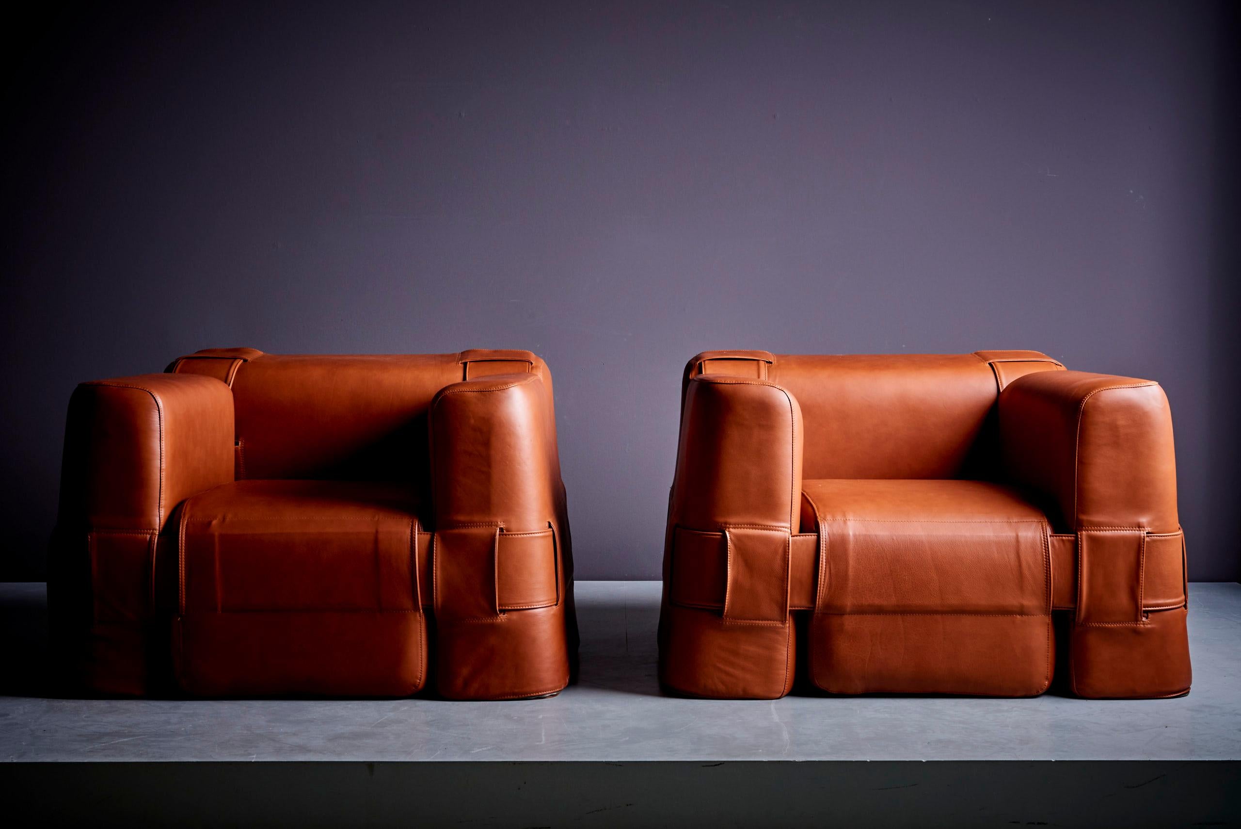 Italian Pair of reupholstered 932 Lounge chairs by Mario Bellini for Cassina - 1960s For Sale