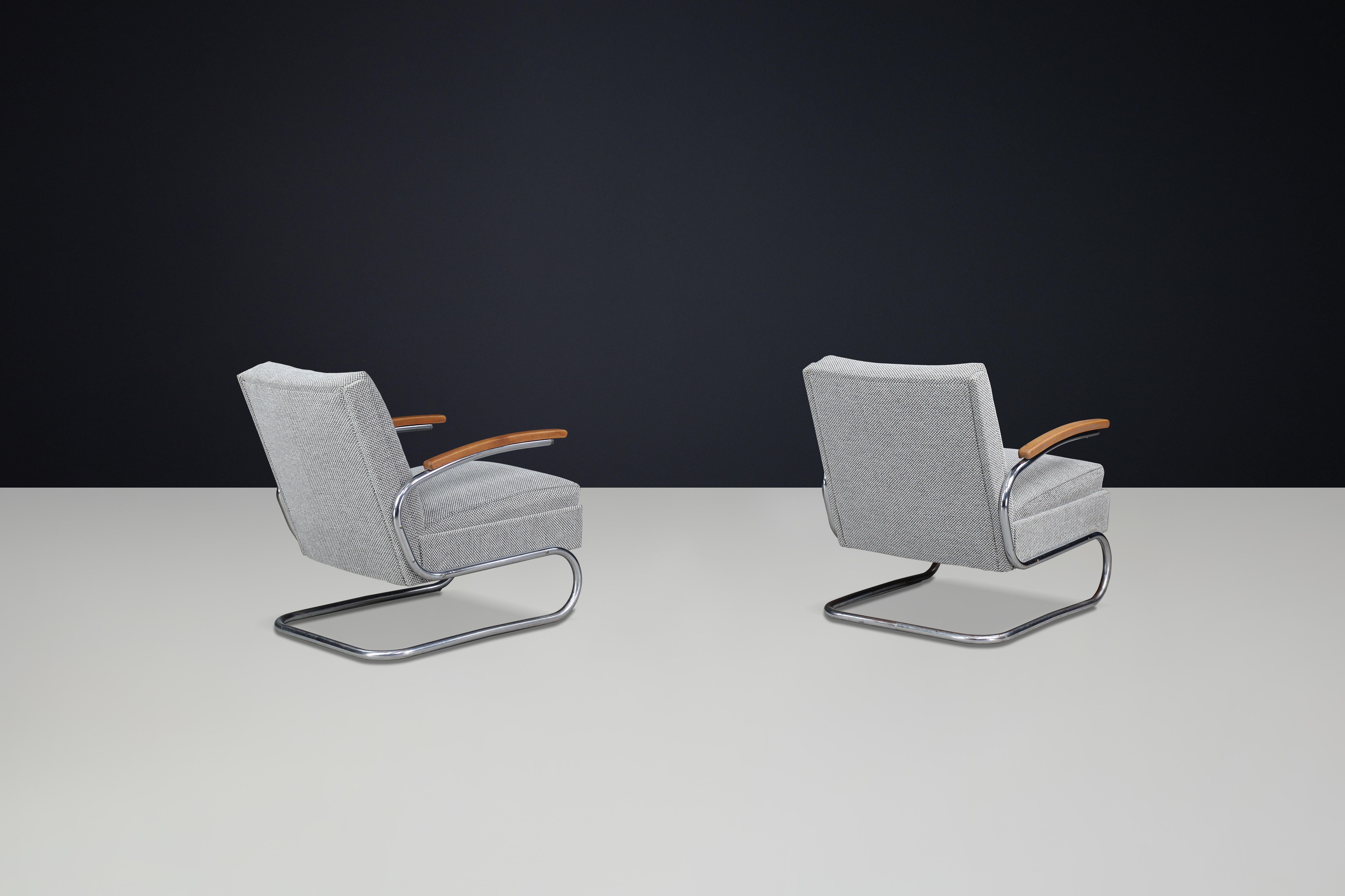 Coppia di poltrone a sbalzo Thonet di Bauhaus rivestite, in acciaio tubolare, 1935 in vendita 1