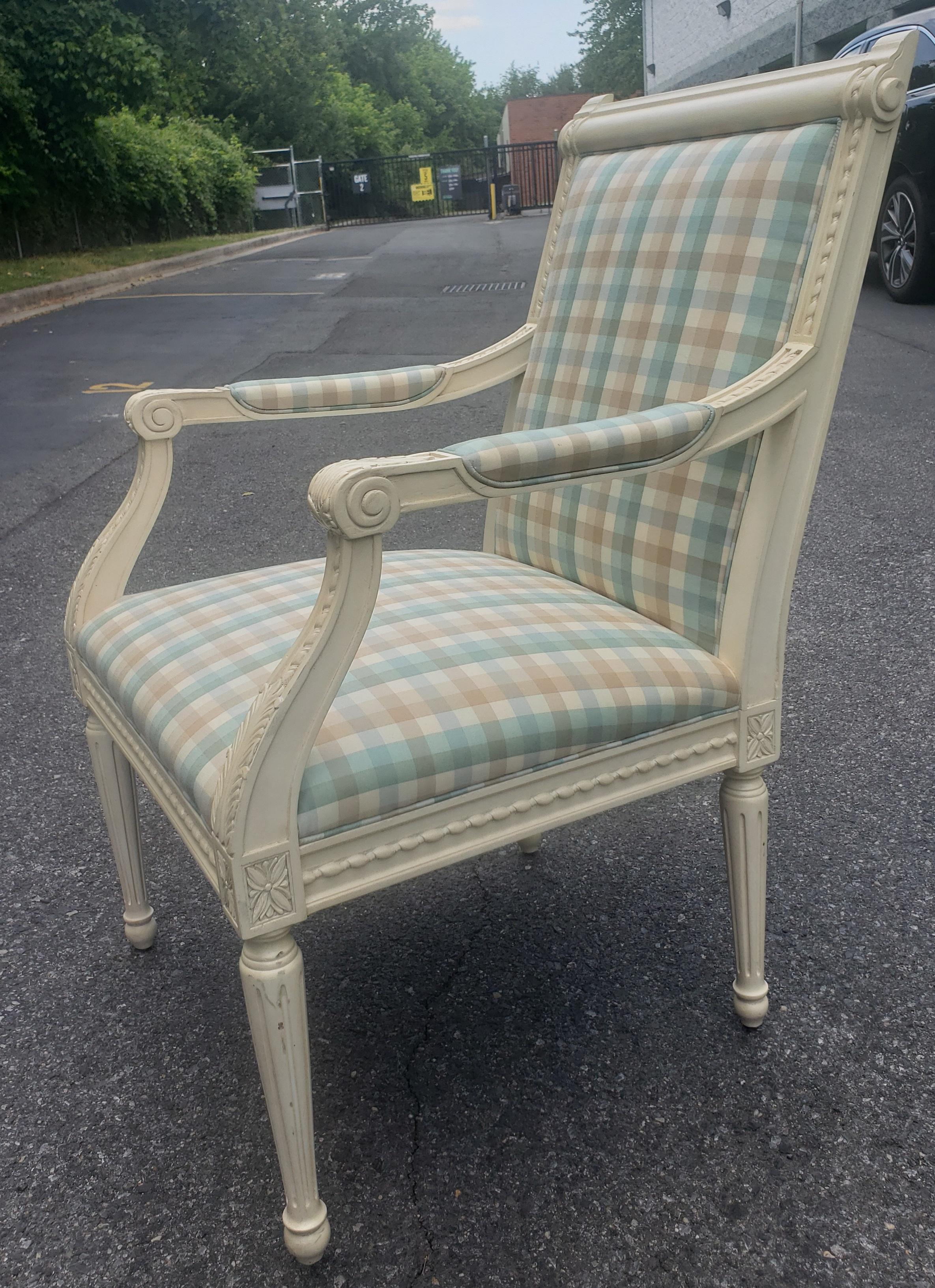 20th Century Pair of Reupholstered Carved Mahogany Barlfour Frames Chairs For Sale