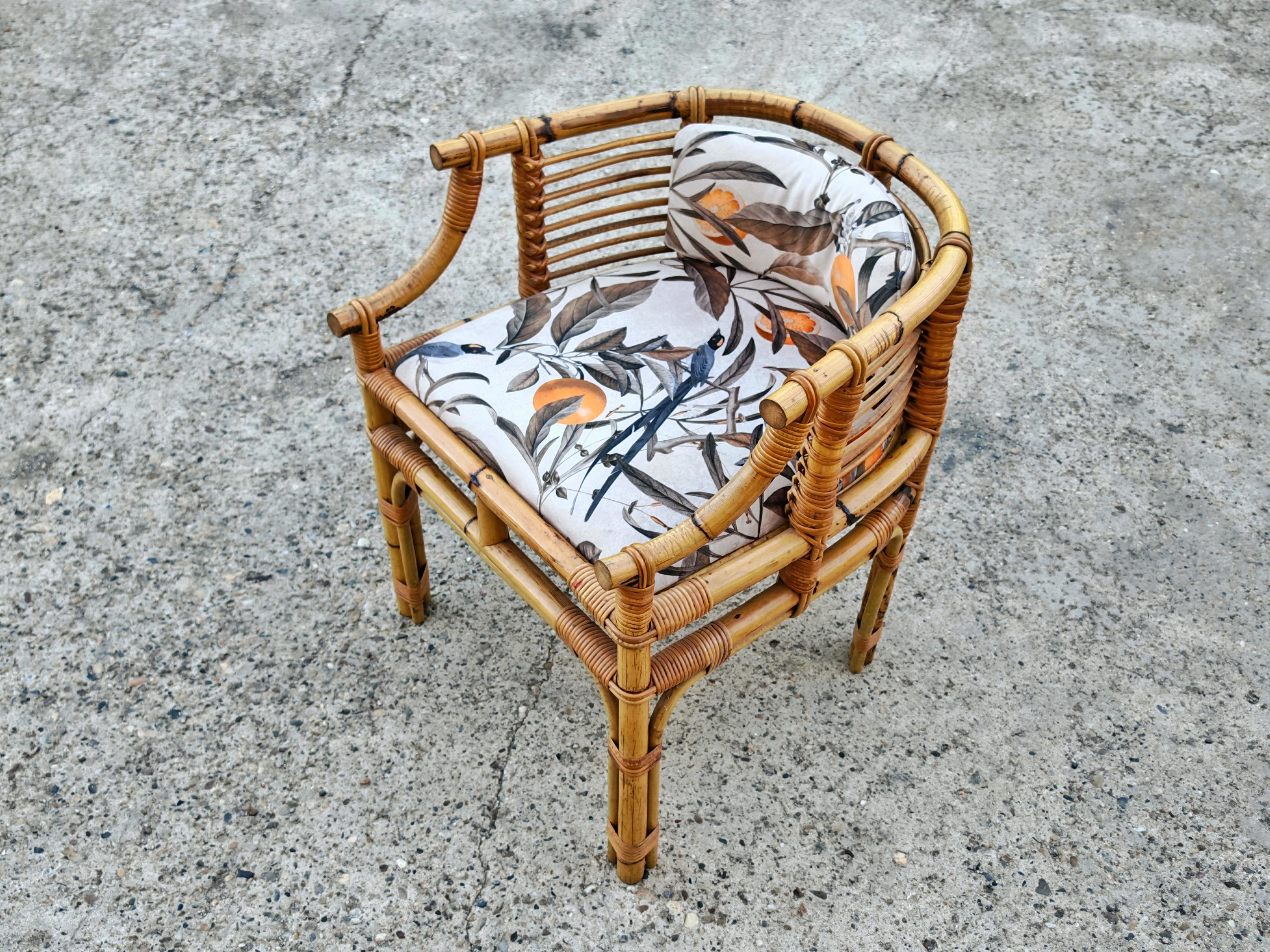 Pareja de sillones de mediados de siglo retapizados, forma de herradura, Italia Años 50 en venta 3