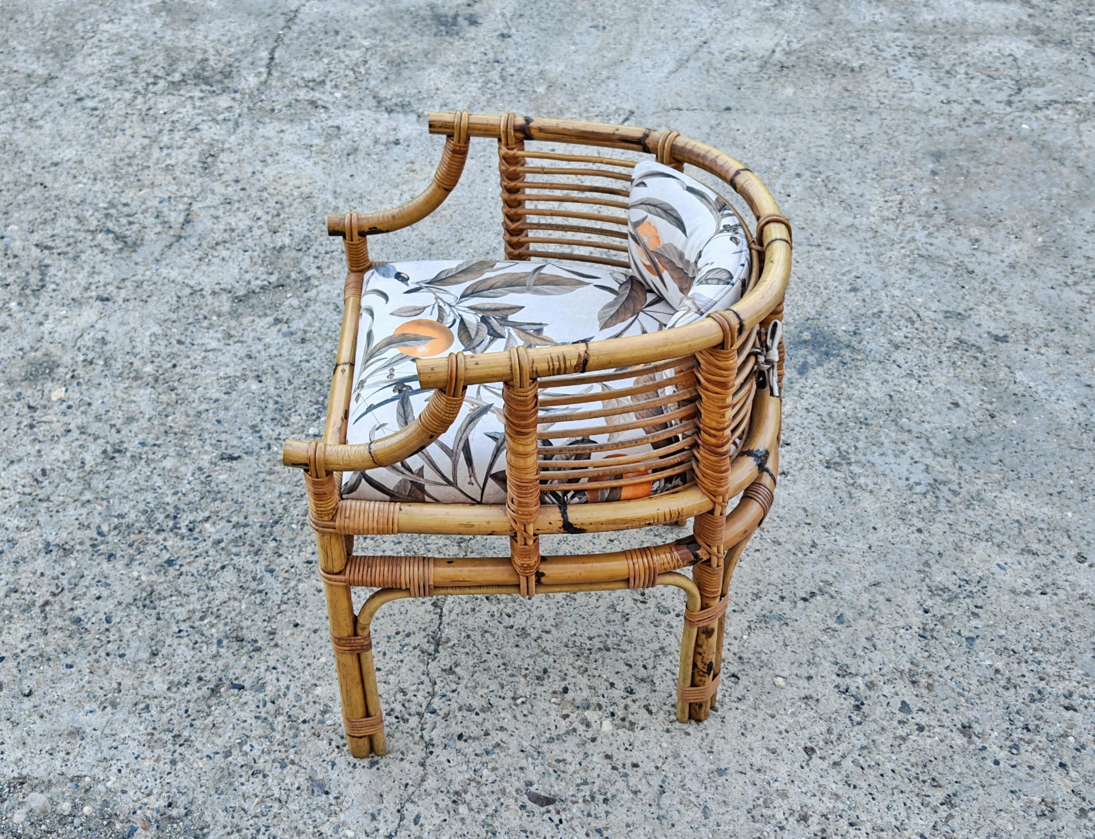 Pareja de sillones de mediados de siglo retapizados, forma de herradura, Italia Años 50 en venta 4