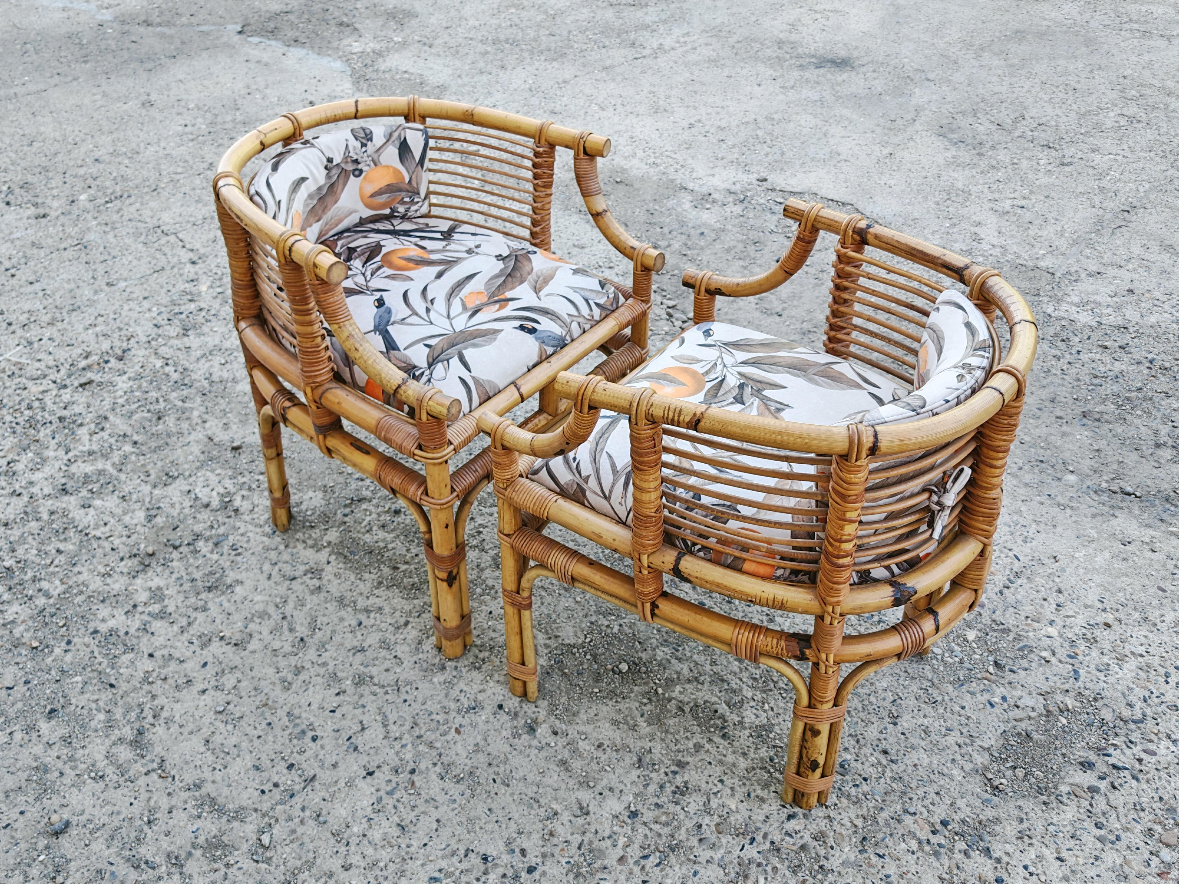 Pareja de sillones de mediados de siglo retapizados, forma de herradura, Italia Años 50 en venta 9