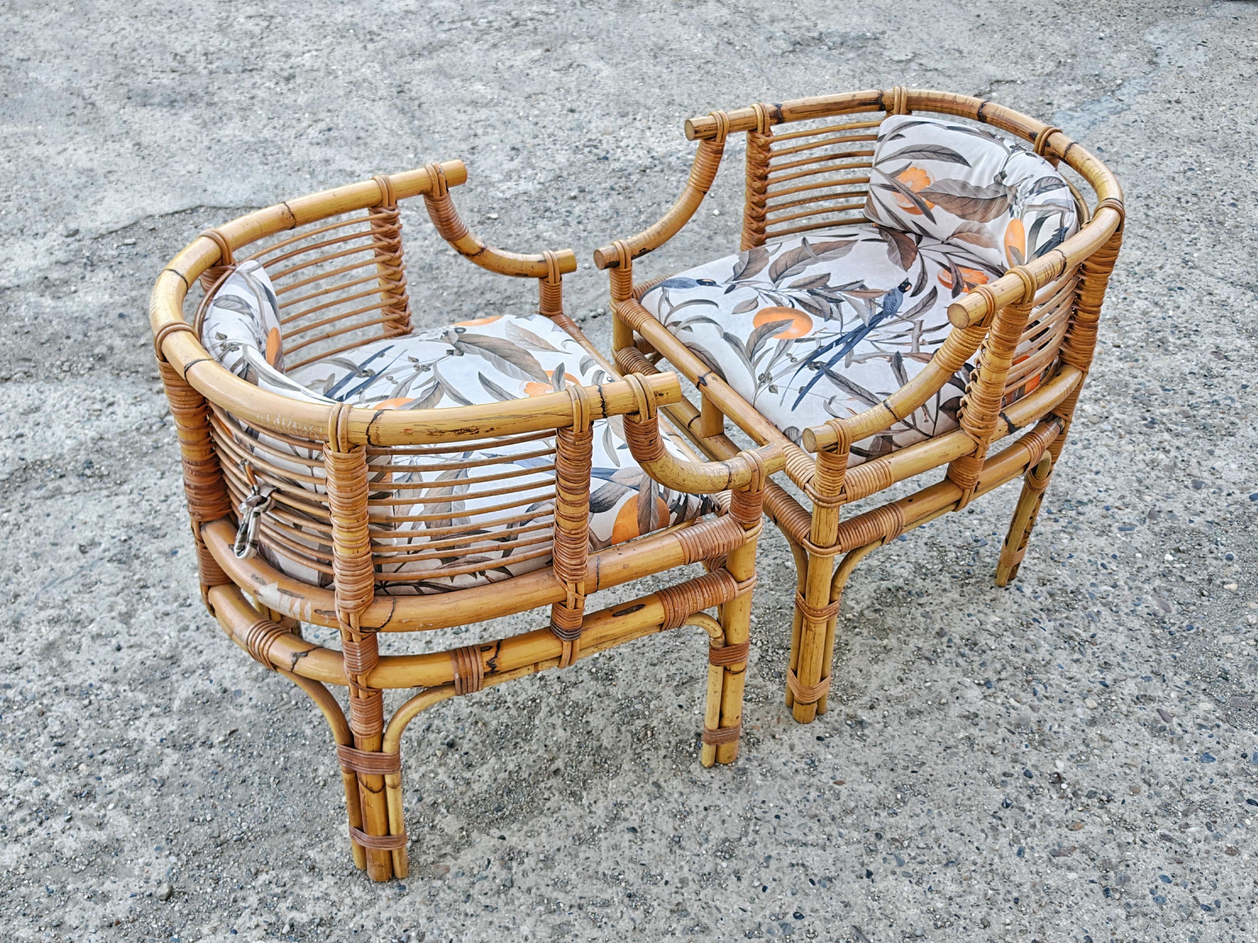 Pareja de sillones de mediados de siglo retapizados, forma de herradura, Italia Años 50 en venta 10