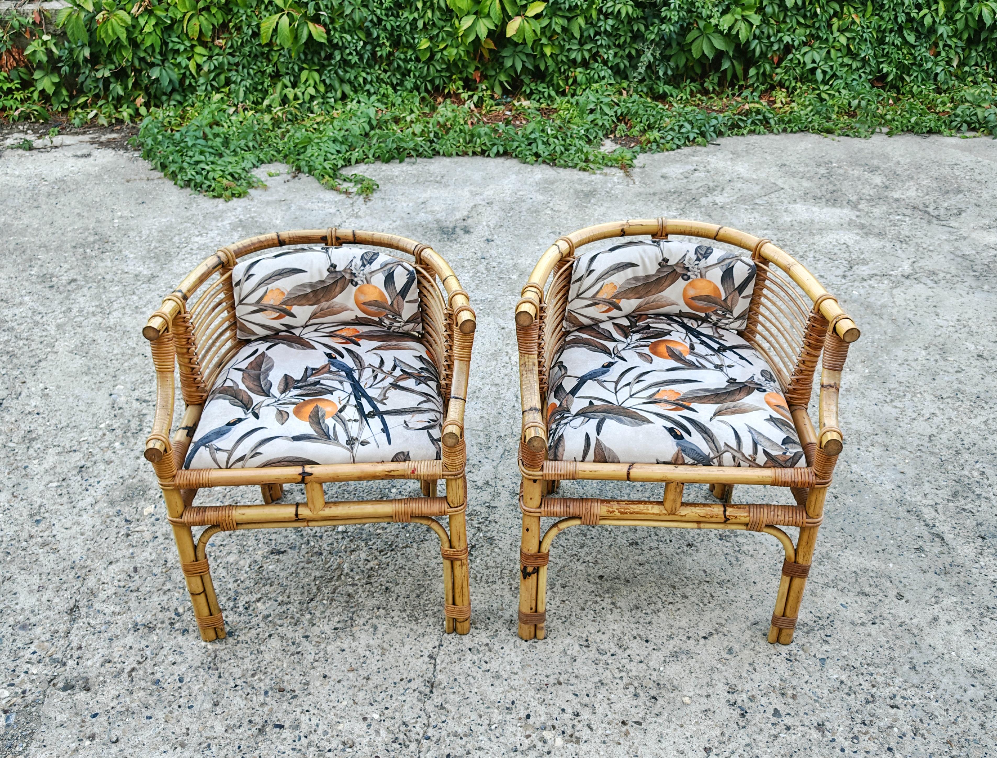 Pareja de sillones de mediados de siglo retapizados, forma de herradura, Italia Años 50 Moderno de mediados de siglo en venta