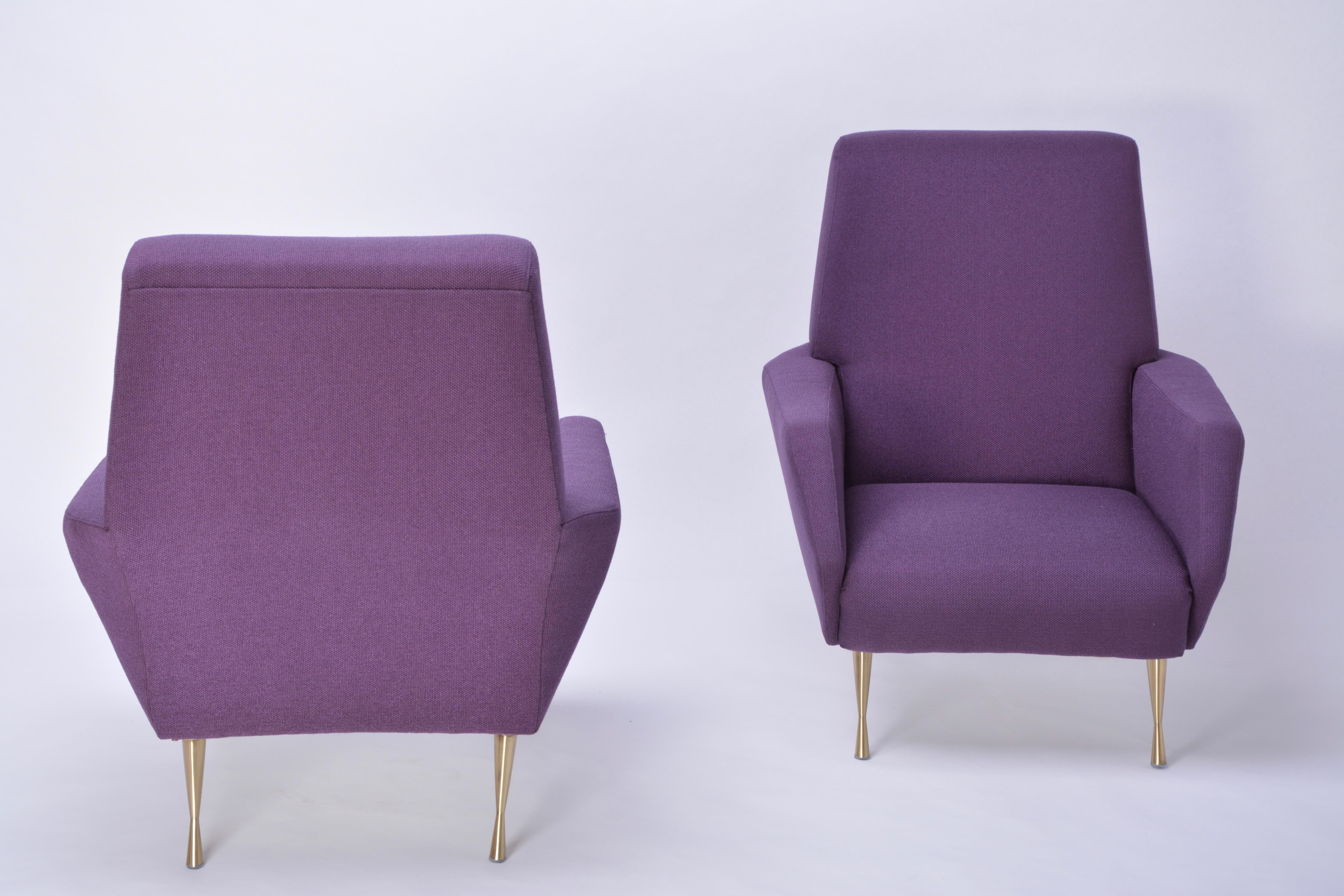 20th Century Pair of reupholstered Mid-Century Modern purple Italian lounge chairs