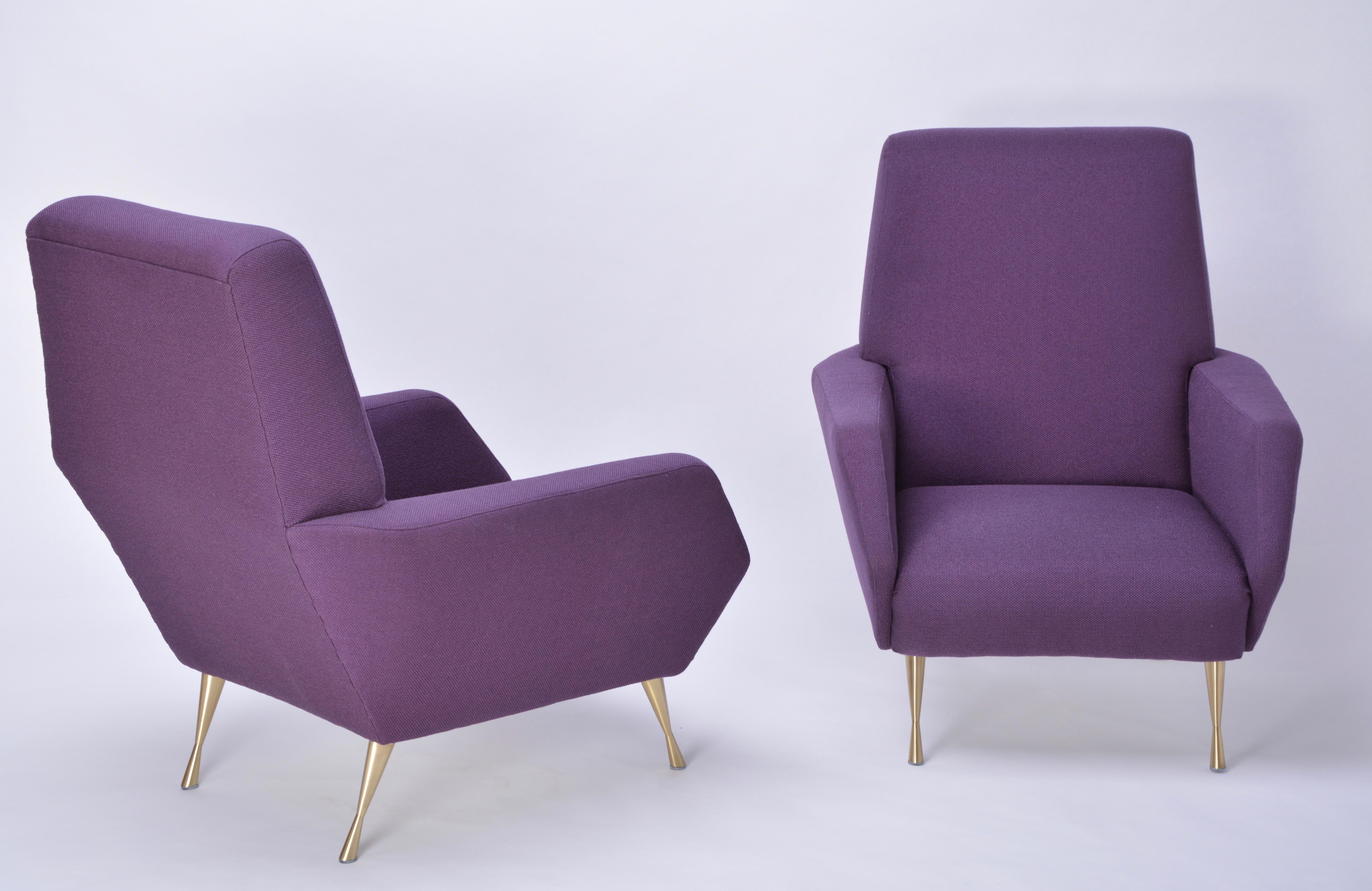 Brass Pair of reupholstered Mid-Century Modern purple Italian lounge chairs