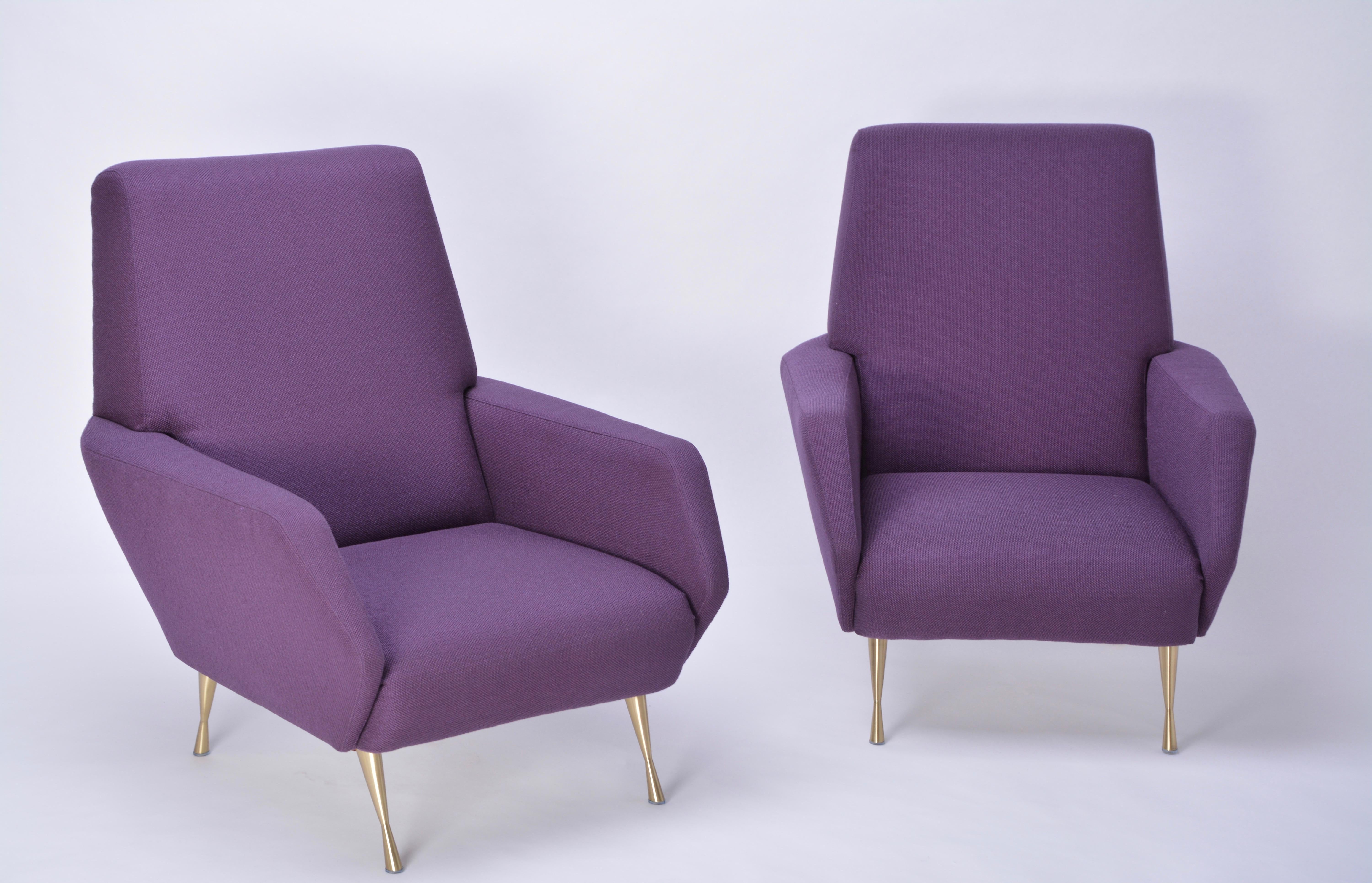 Pair of reupholstered Mid-Century Modern purple Italian lounge chairs 3