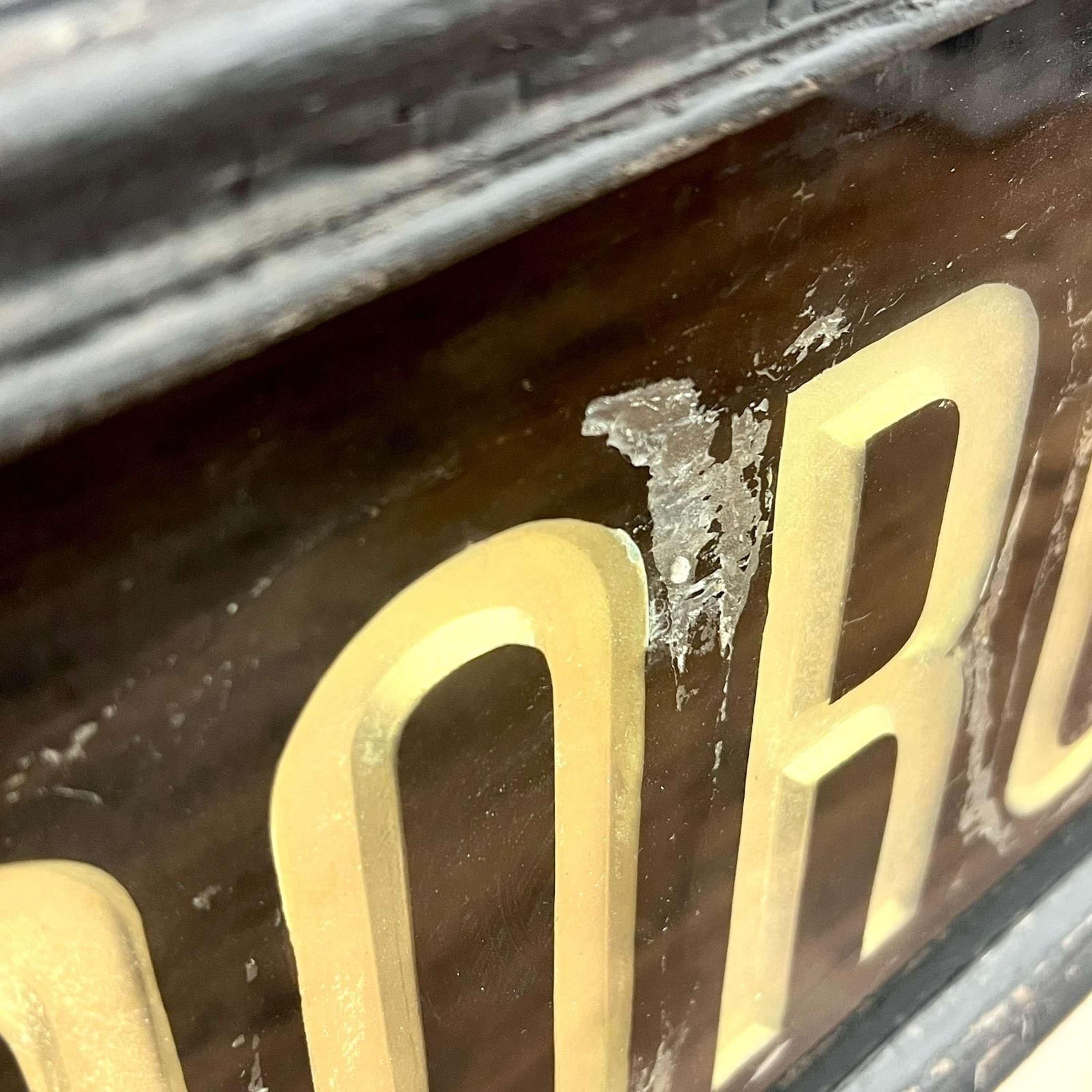 Pareja de Letreros de Tienda Franceses Pintados al Reverso Cerámica en Bueno estado para la venta en Southampton, GB