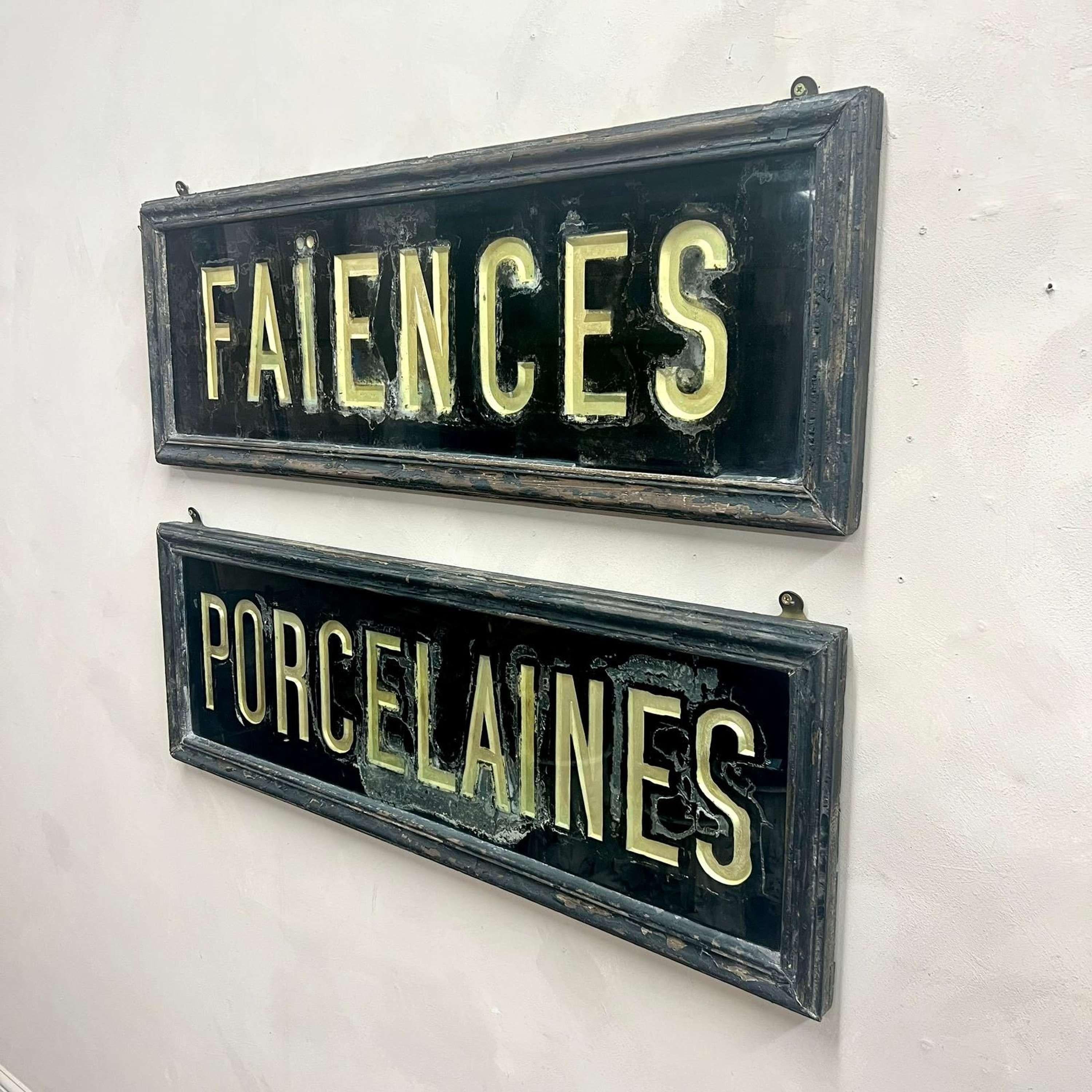 Pareja de Letreros de Tienda Franceses Pintados al Reverso Cerámica en venta 2