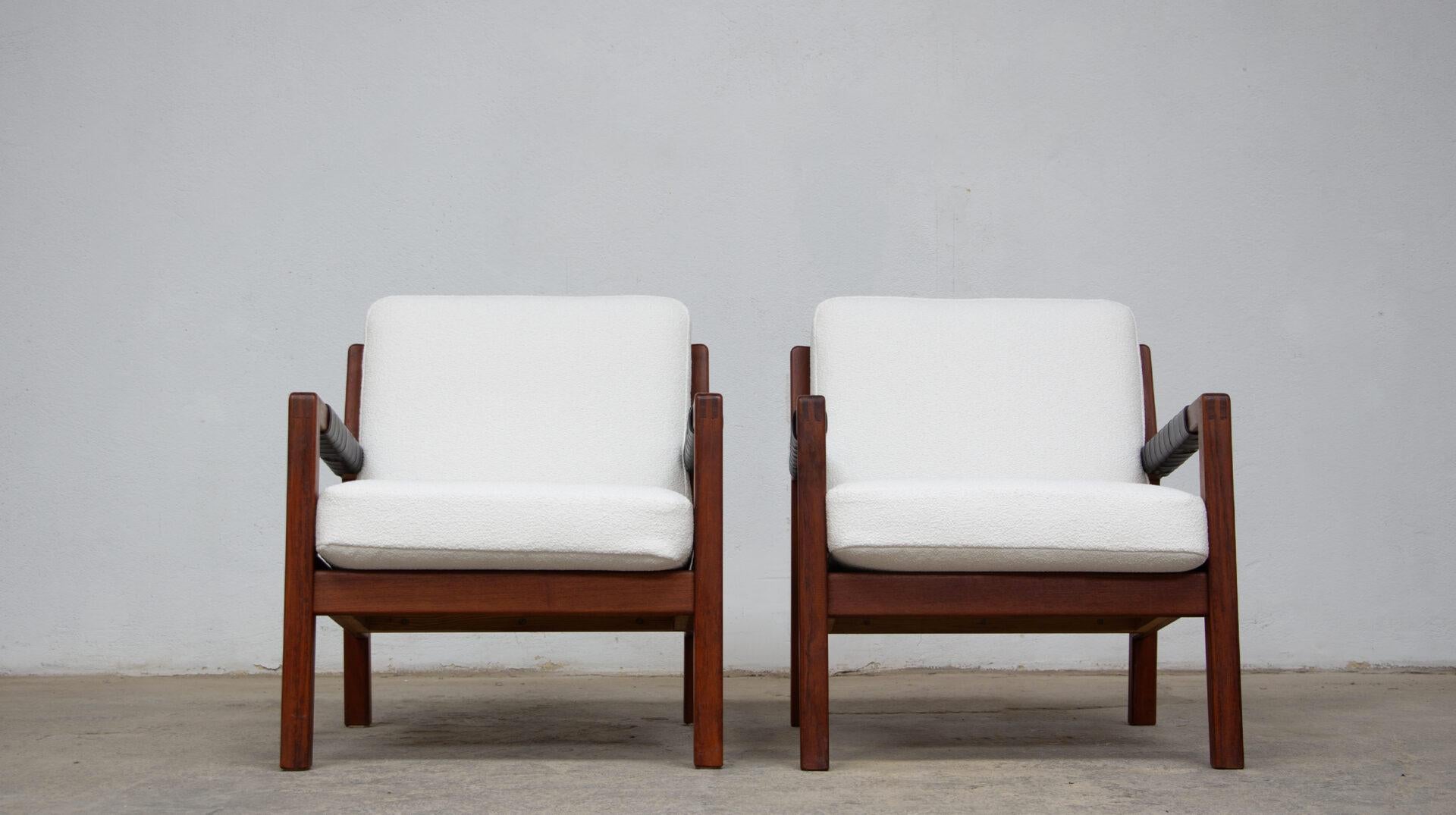 Finnish Pair of ‘Rialto’ armchairs by Gustaf Hiort af Ornäs for Puunveisto Oy For Sale