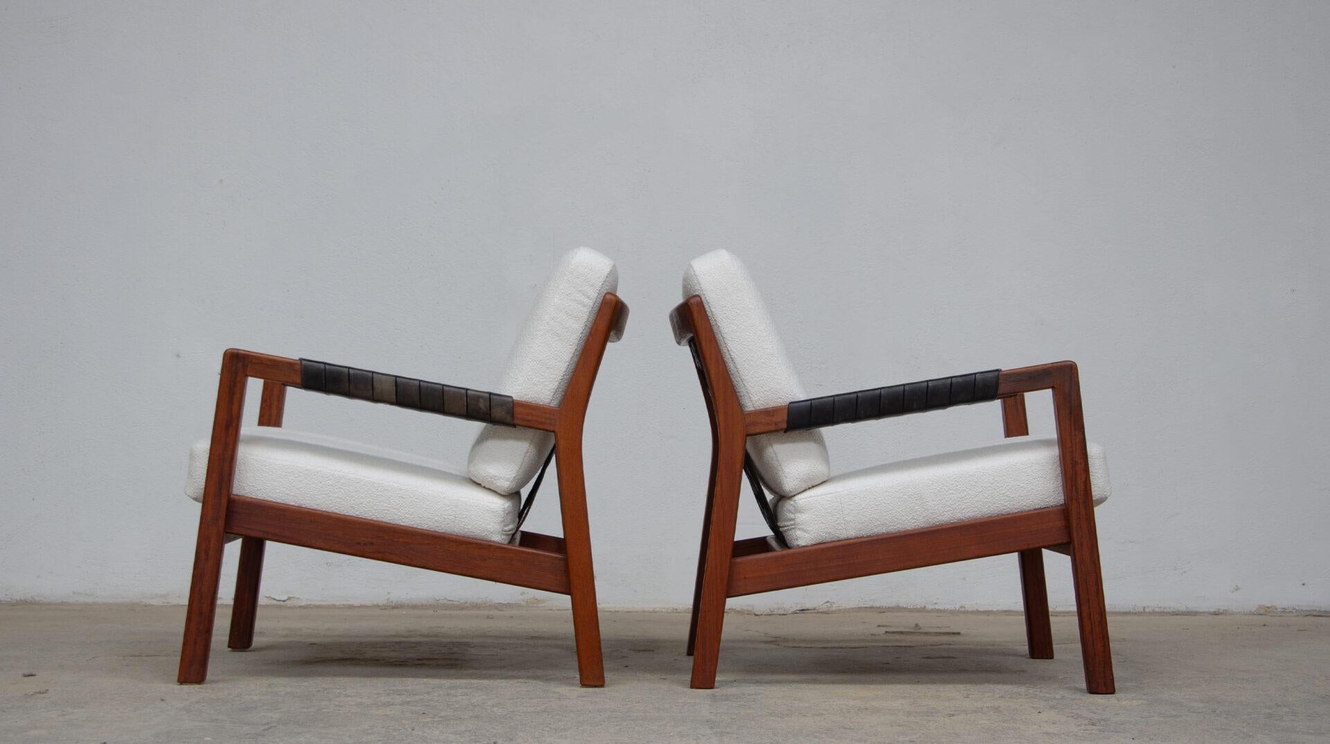 Pair of ‘Rialto’ armchairs by Gustaf Hiort af Ornäs for Puunveisto Oy In Good Condition For Sale In LYON, FR