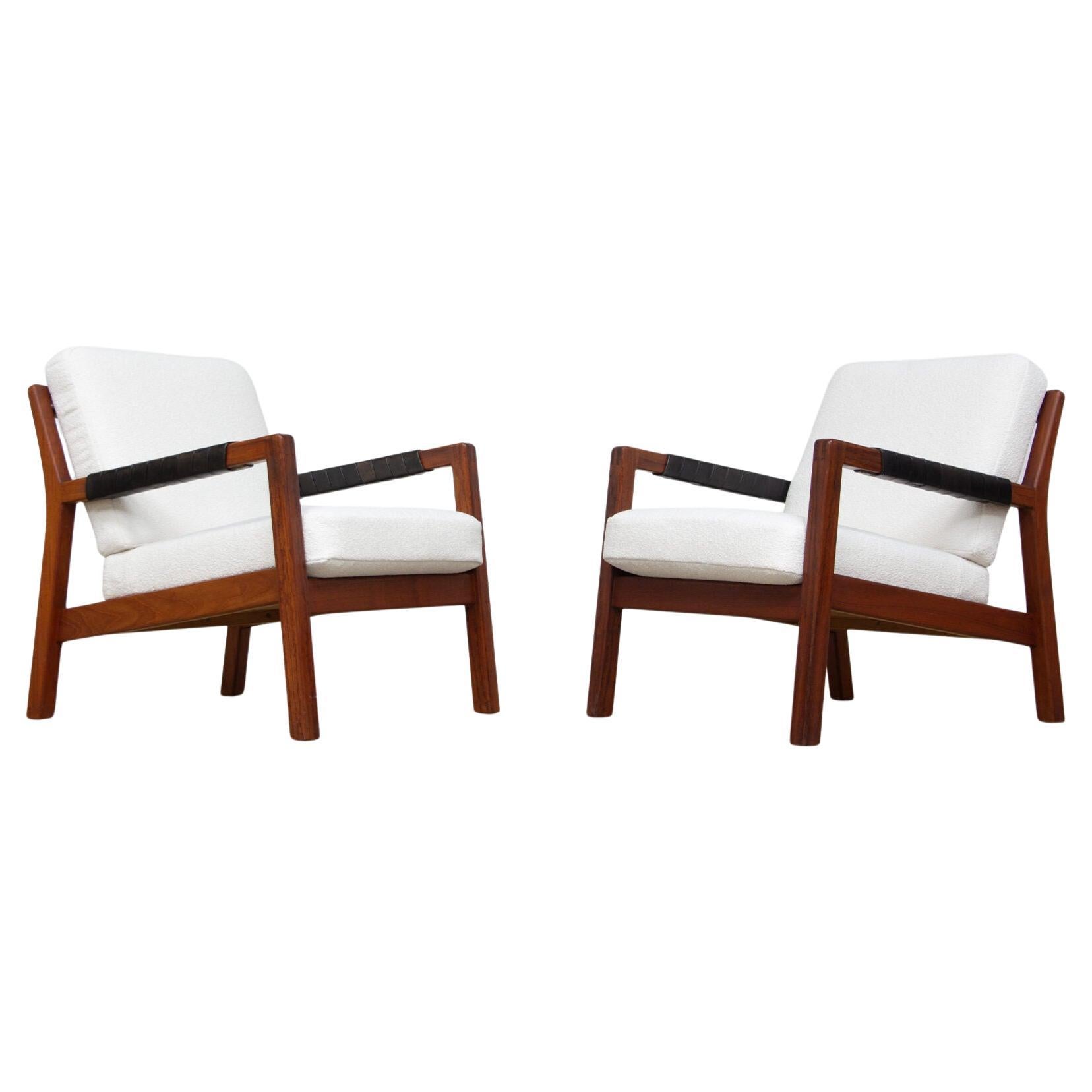 Pair of ‘Rialto’ armchairs by Gustaf Hiort af Ornäs for Puunveisto Oy For Sale