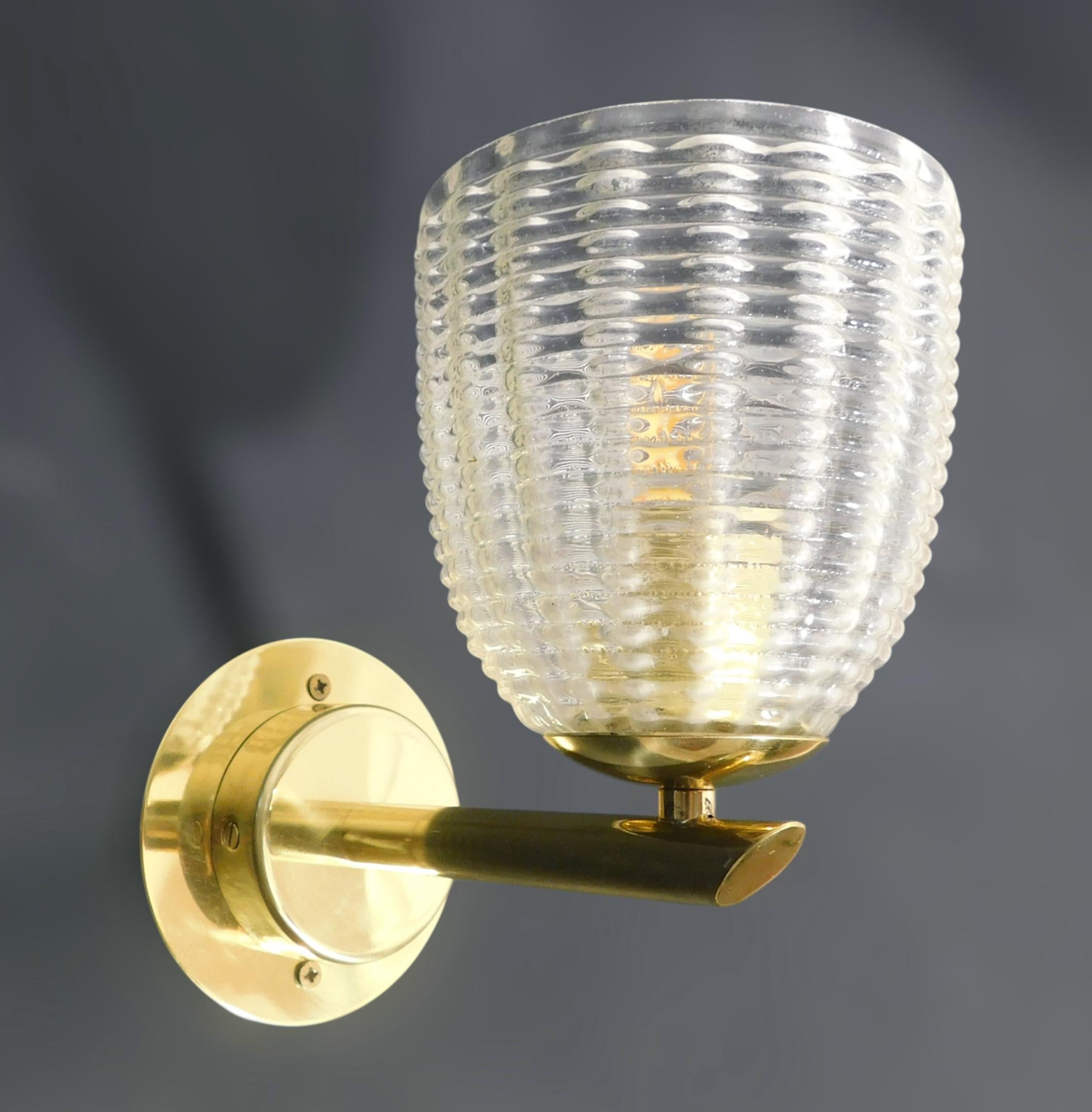 Mid-Century moderno Pair of Ribbed Cups Sconces by Barovier e Toso in vendita