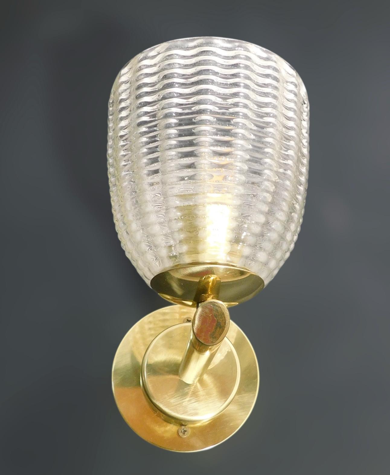 Italiano Pair of Ribbed Cups Sconces by Barovier e Toso in vendita