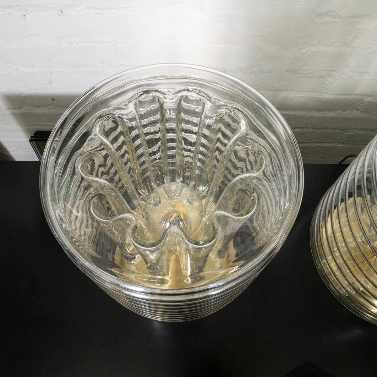 Pair of ribbed glass table lamps in the manner of Zuccheri In Good Condition For Sale In Tarrytown, NY