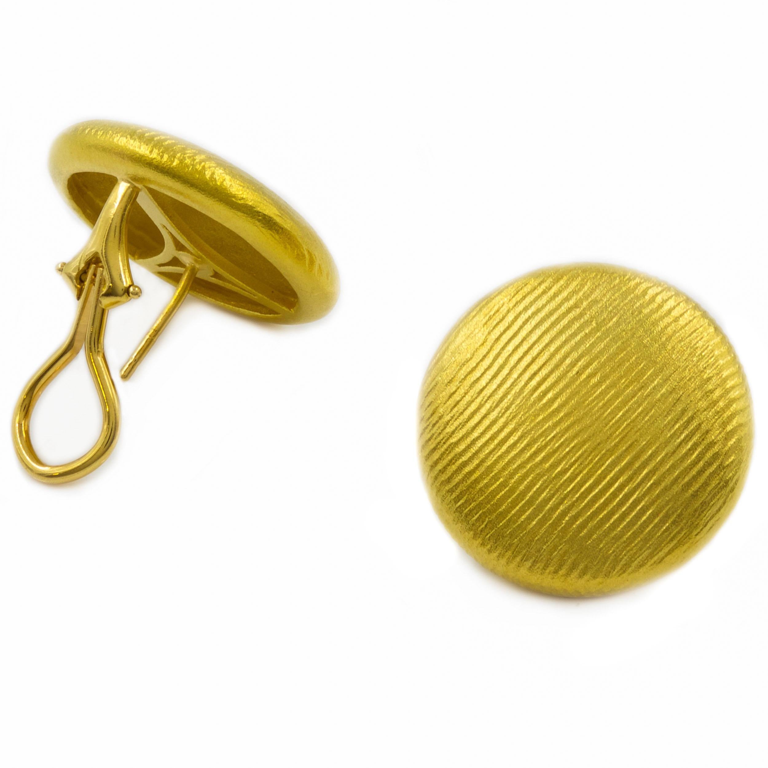 RIBBED AND TEXTURED 18K YELLOW GOLD CIRCULAR EARRINGS
Paul Morelli, a retired design circa 2000s, stamped verso 