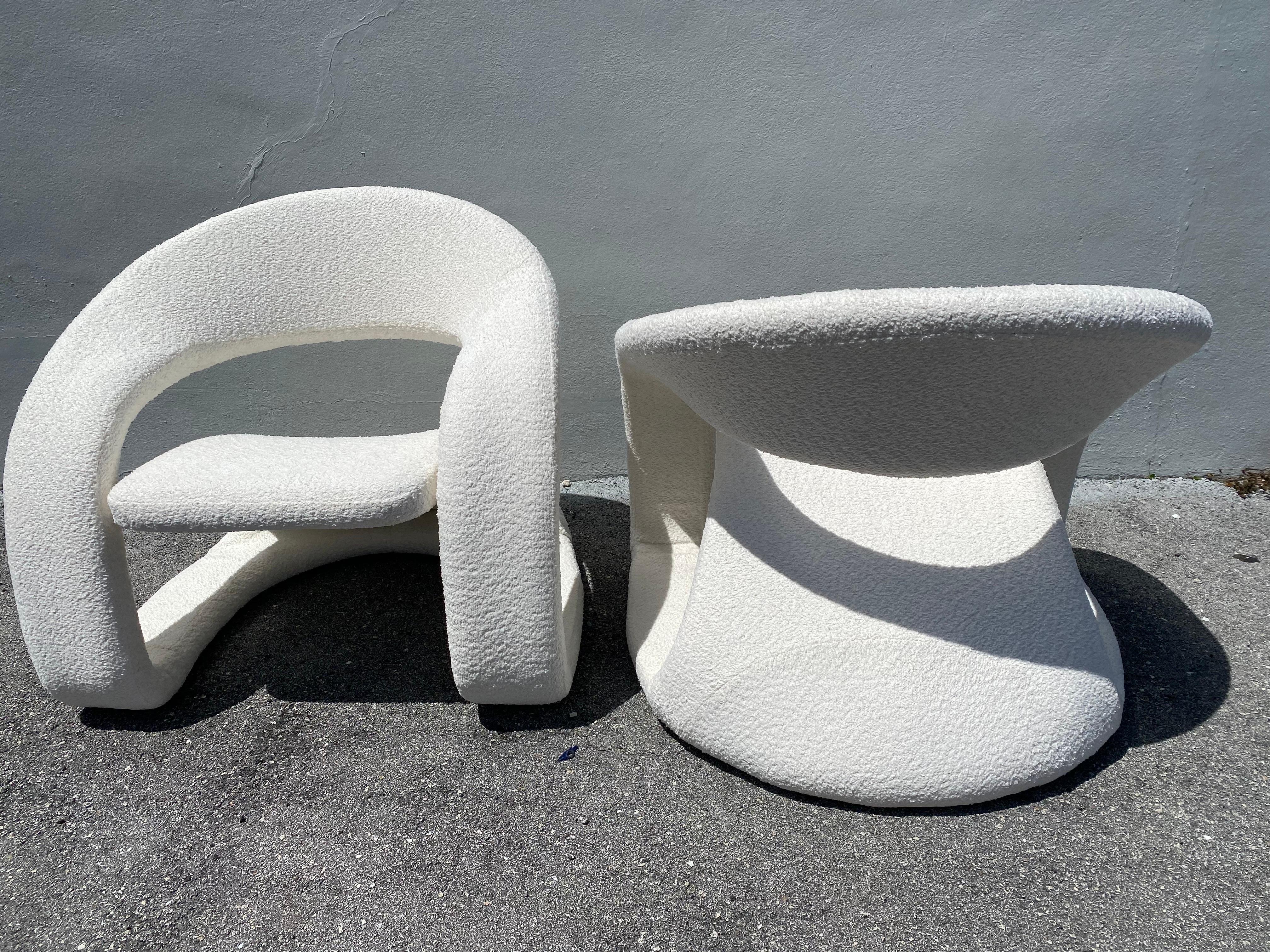 Pair of Ribbon Style Post-Modern Chairs in Bouclé Fabric In Good Condition In East Hampton, NY