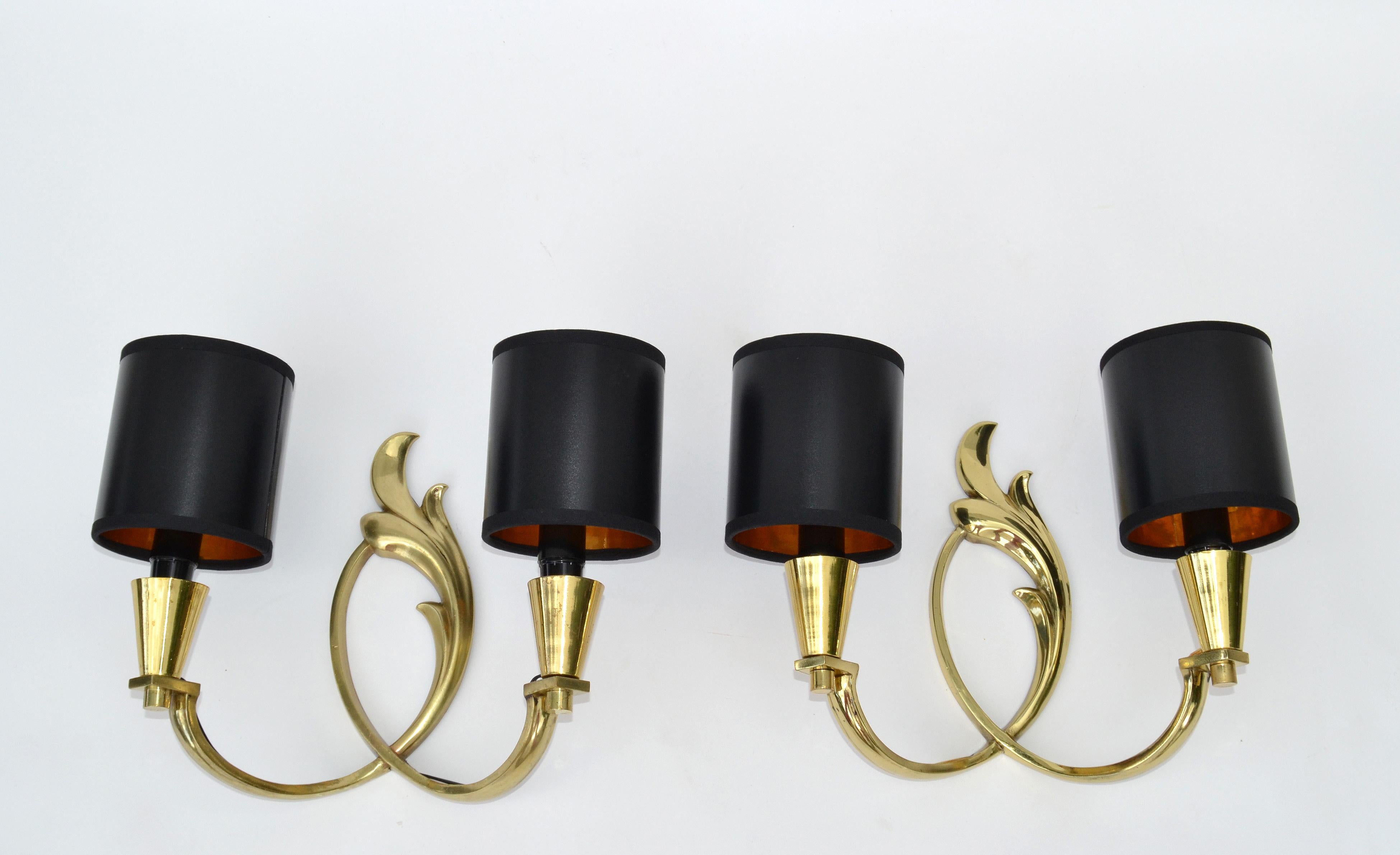 Superb pair of Scarpa bronze sconces
2 lights, 60 watts max per bulb.
US rewired and in working condition.
Custom backplate available.
2 pairs available.