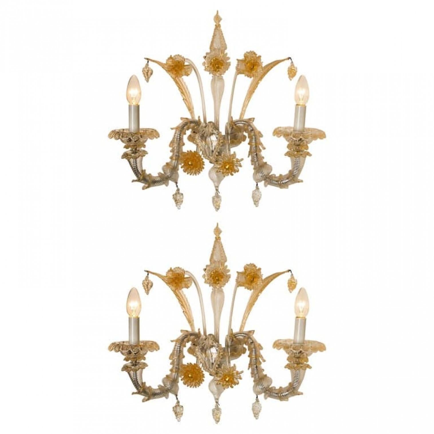 XX secolo Coppia di ricche lampade da parete veneziane, Venezia, Murano, circa 1960 in vendita