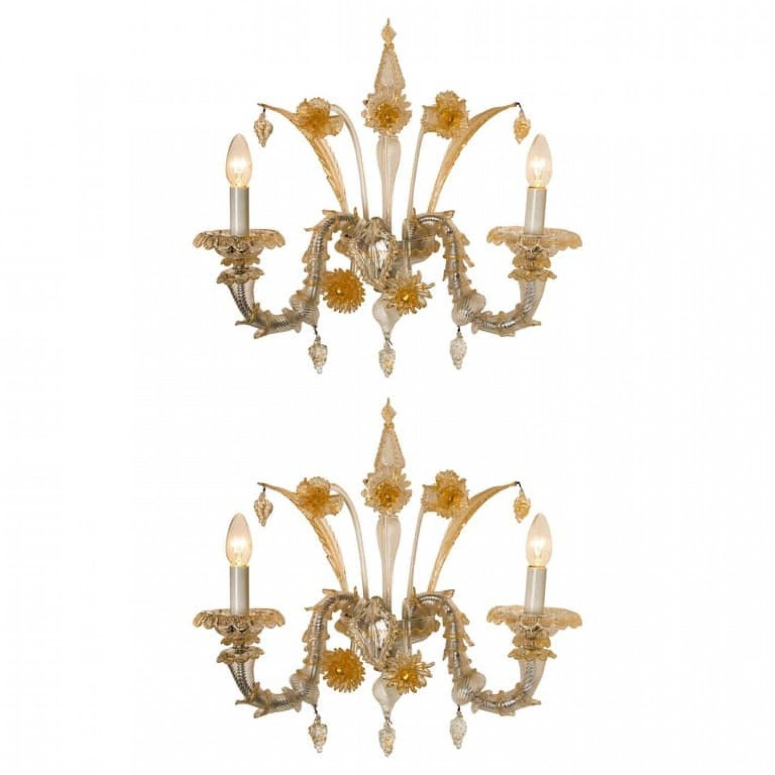 Pair of Rich Venetian Wall Sconces, Venice, Murano, circa 1960 (20. Jahrhundert) im Angebot