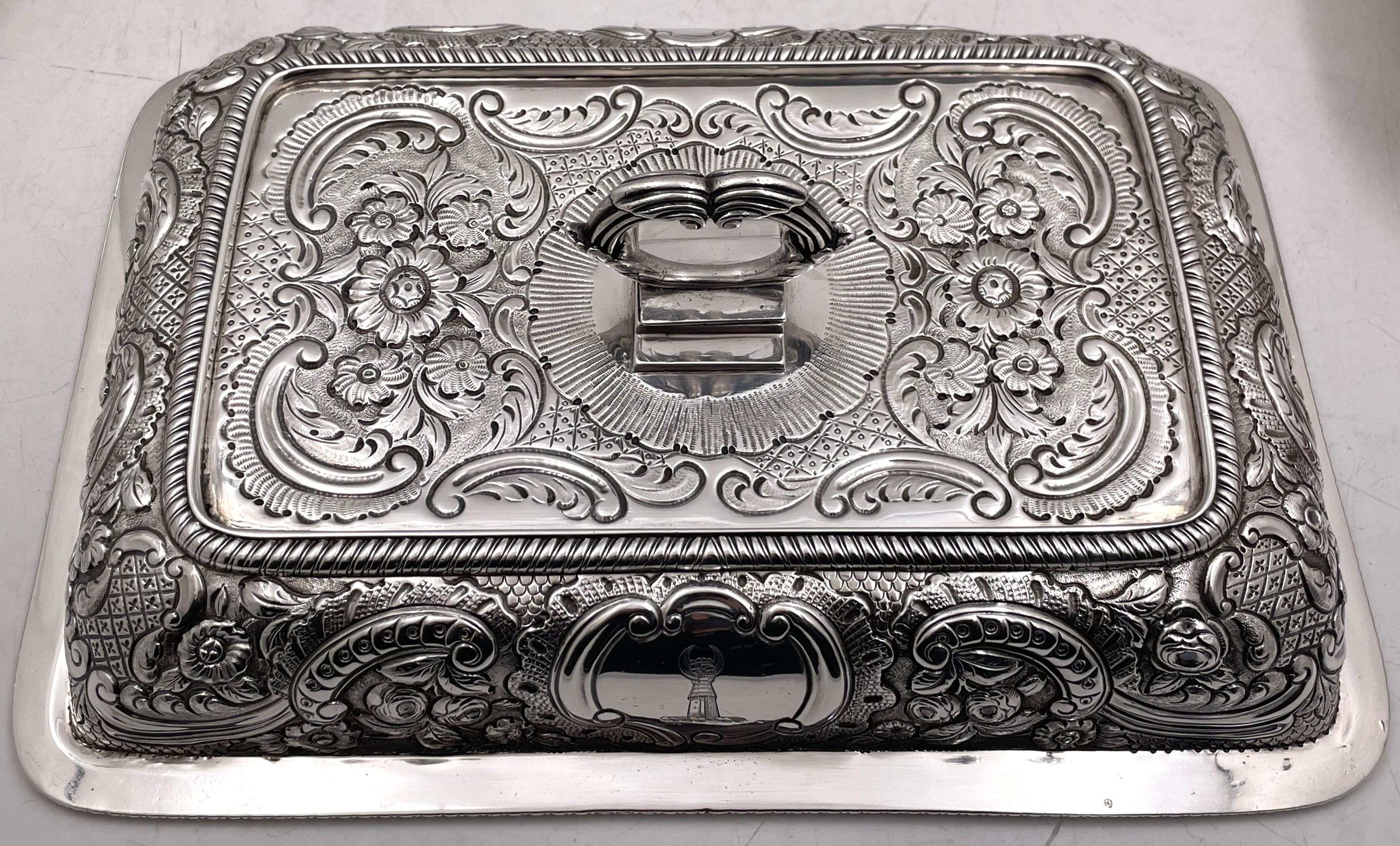 Ein Paar Richard Cooke English Sterling Silver 1807 Georgian Covered Dishes im Zustand „Gut“ im Angebot in New York, NY