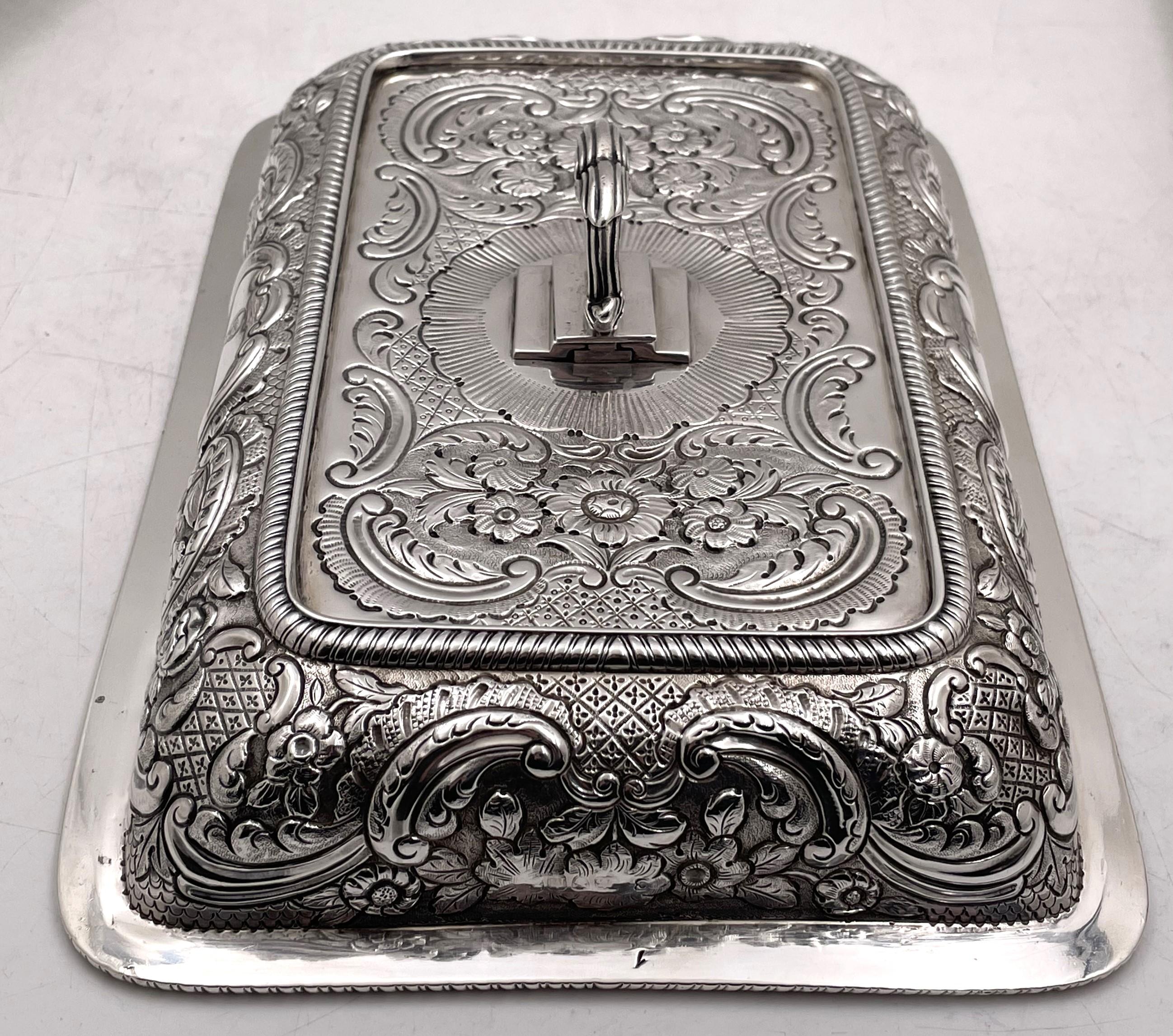 Ein Paar Richard Cooke English Sterling Silver 1807 Georgian Covered Dishes (Frühes 19. Jahrhundert) im Angebot