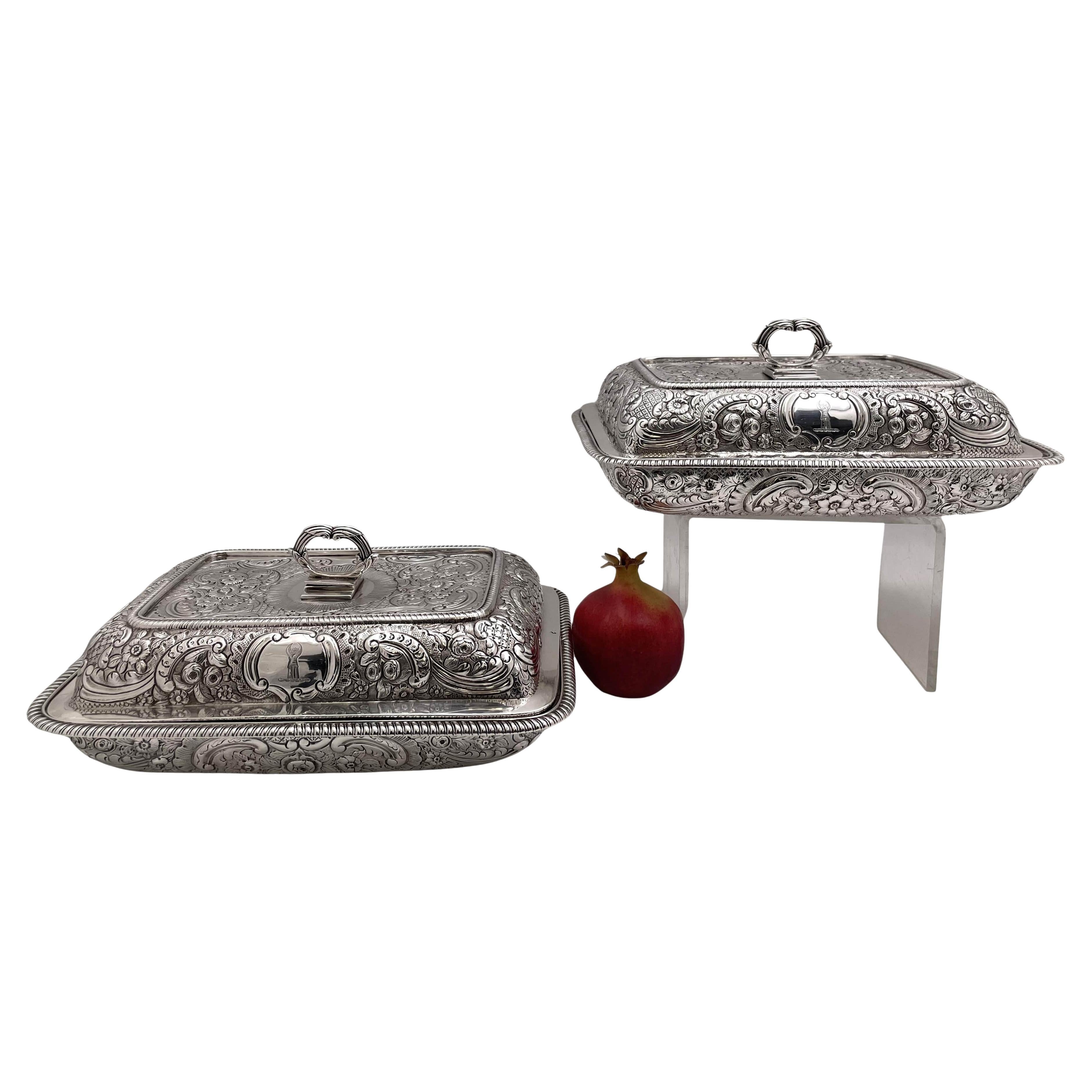 Ein Paar Richard Cooke English Sterling Silver 1807 Georgian Covered Dishes im Angebot