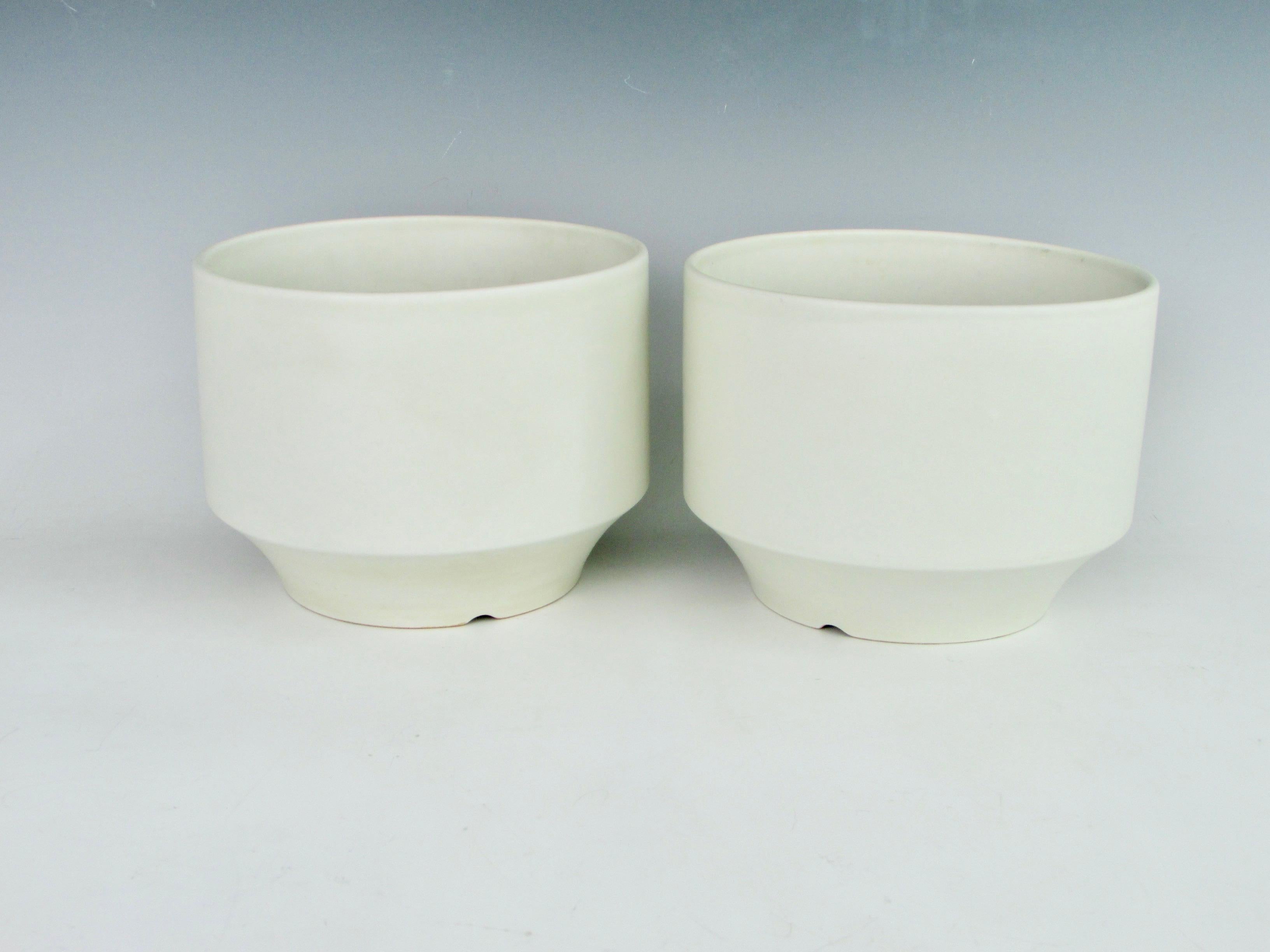 Pottery Pair of Richard Lindh for Arabia of Finland Bisque White Planter Pots For Sale