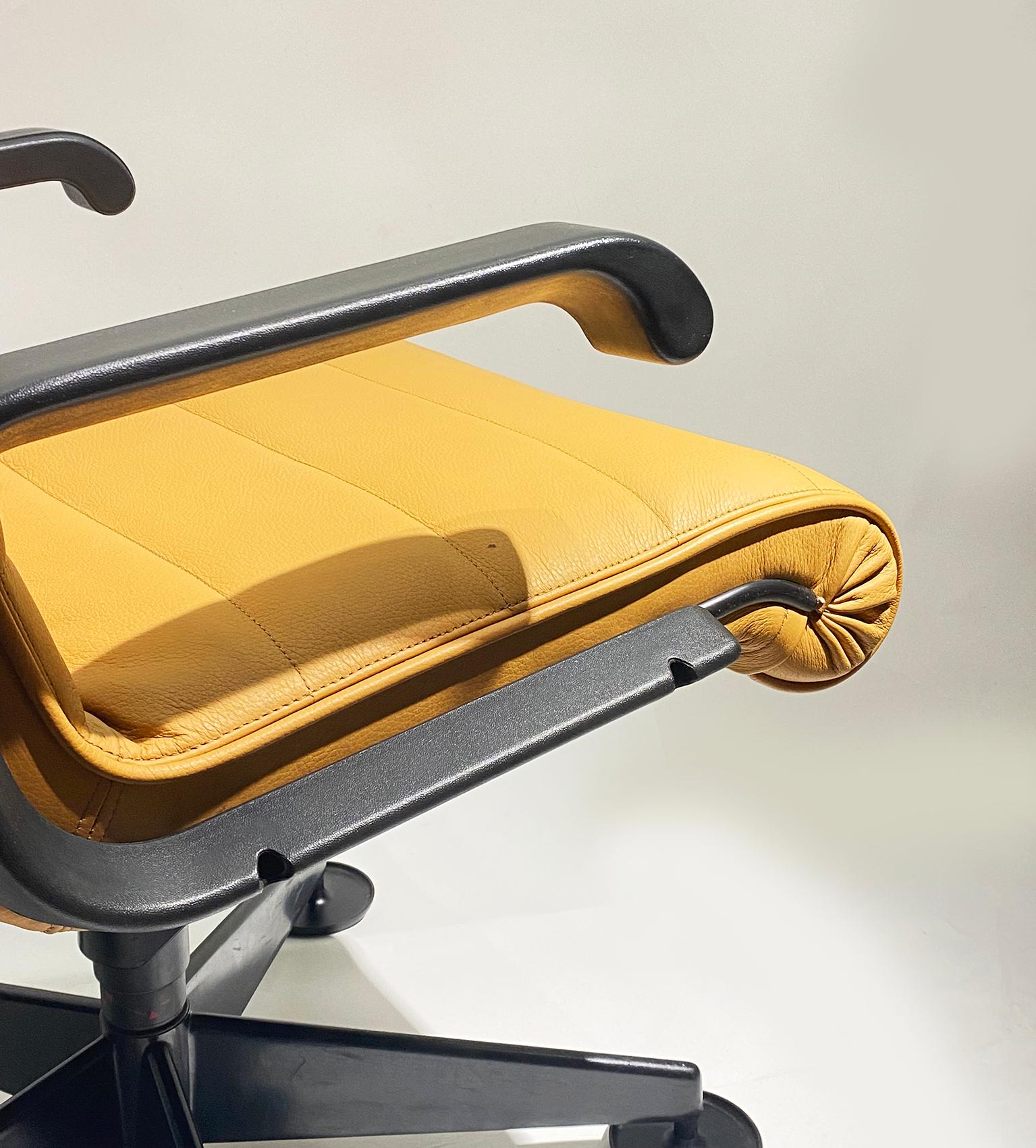 Ein Paar Richard Sapper für Knoll Executive-Schreibtischstühle im Angebot 8