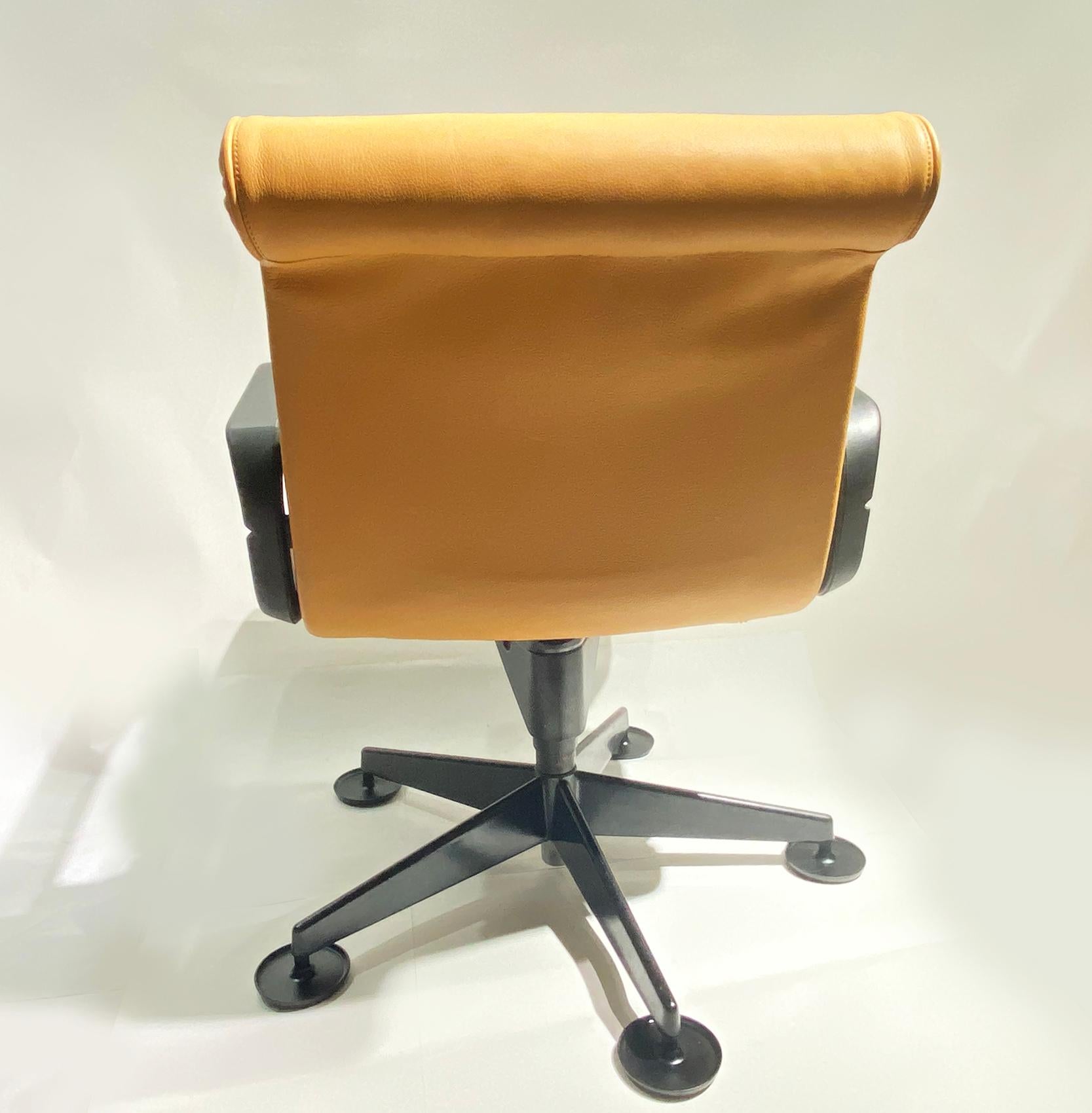 Pair of Richard Sapper for Knoll Executive Desk Chairs For Sale 9