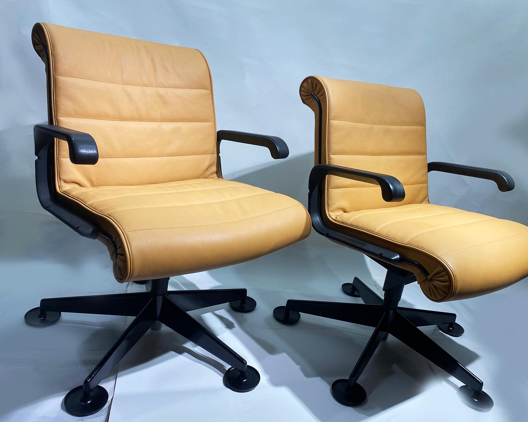 Mid-Century Modern Pair of Richard Sapper for Knoll Executive Desk Chairs For Sale