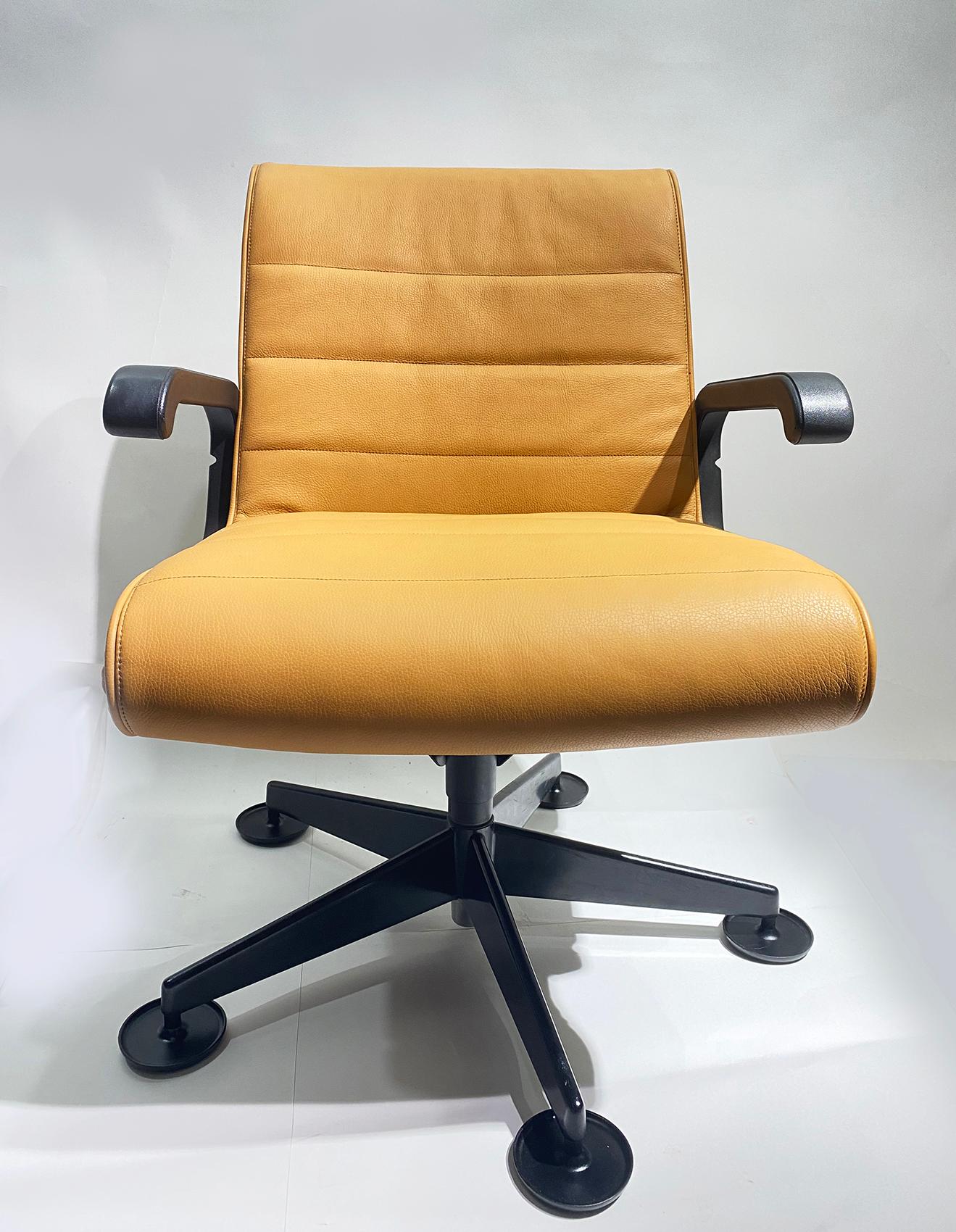 Ein Paar Richard Sapper für Knoll Executive-Schreibtischstühle im Angebot 2