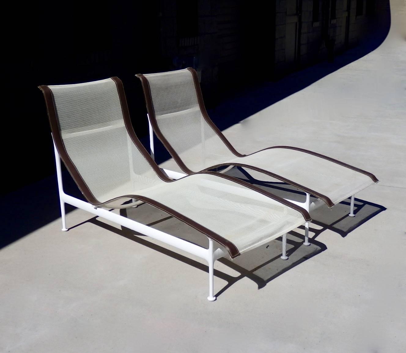 Mid-Century Modern Pair of Richard Schultz Knoll 1966 Leisure Group Chaise Lounges