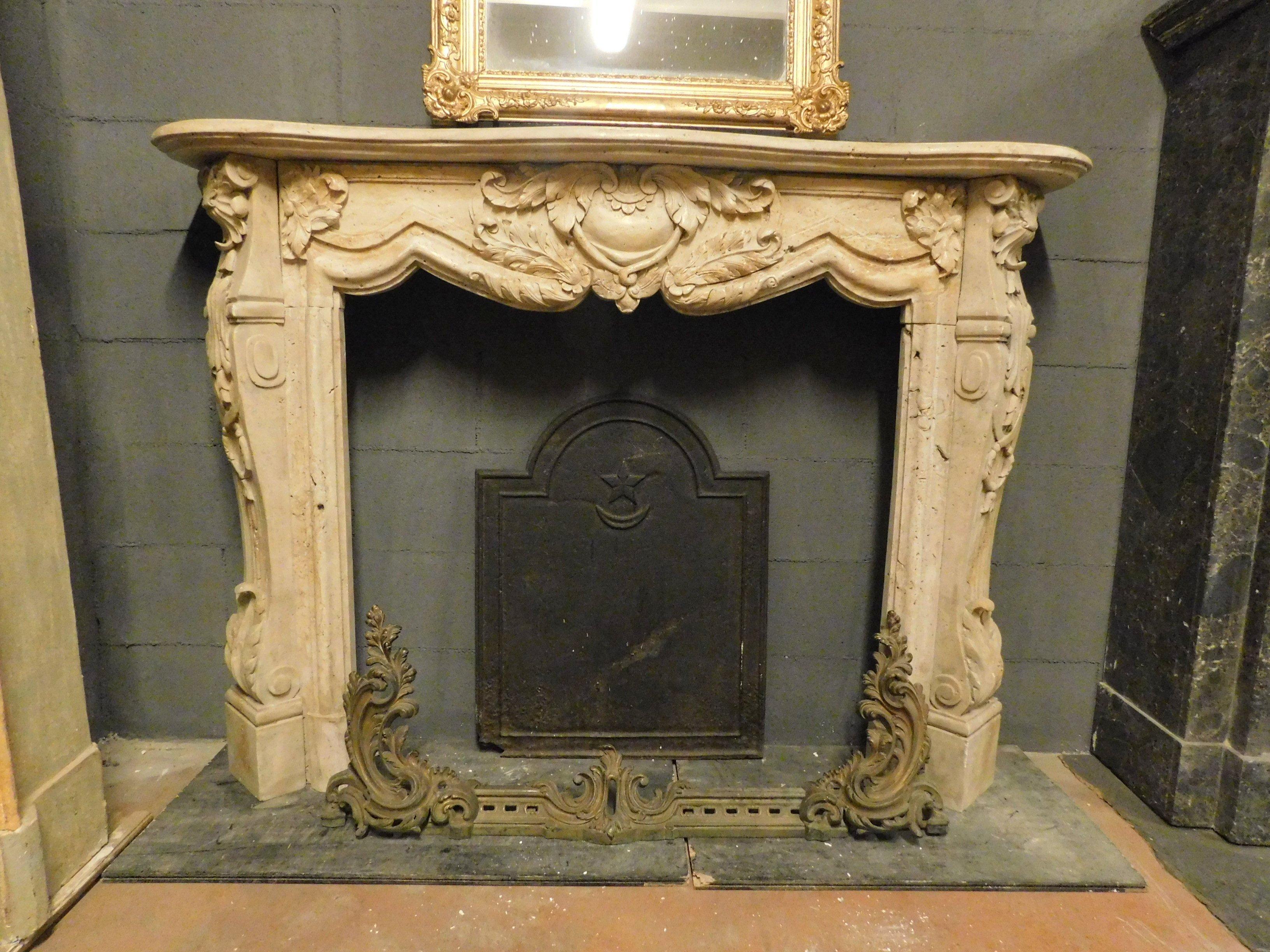 Richly Carved Straw Yellow Marble Fireplace mantle, Eclectic Early 1900s In Good Condition In Cuneo, Italy (CN)
